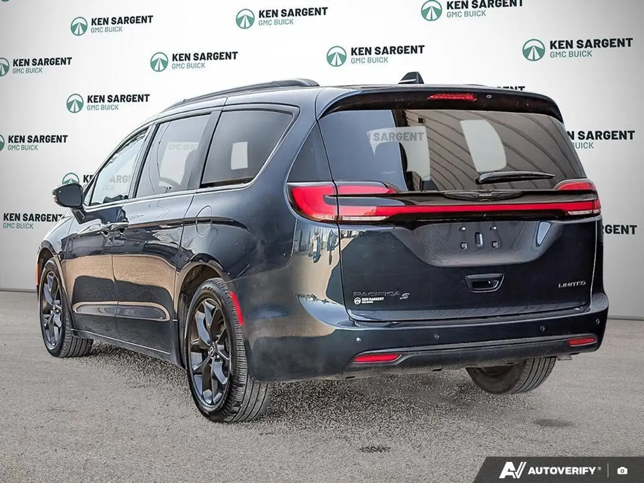 Chrysler Pacifica photo Chrysler Pacifica