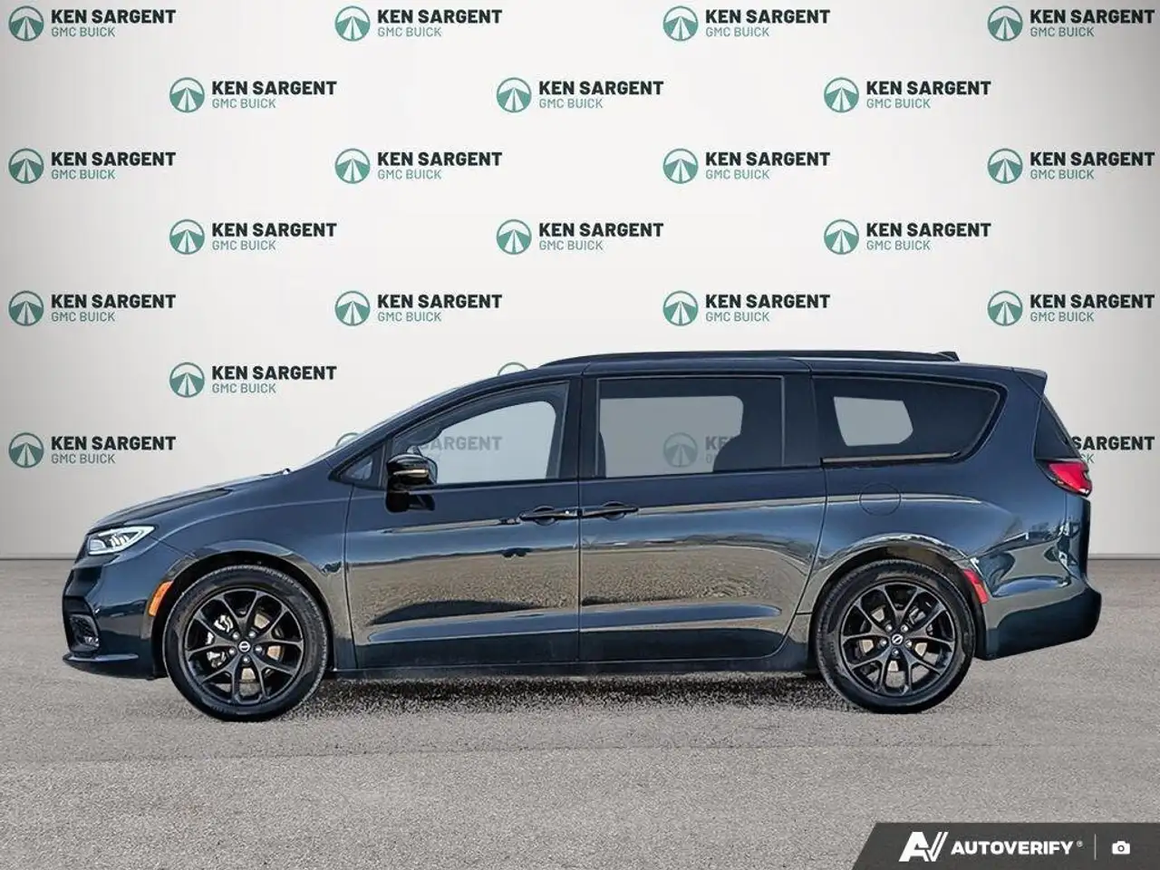 Chrysler Pacifica photo Chrysler Pacifica