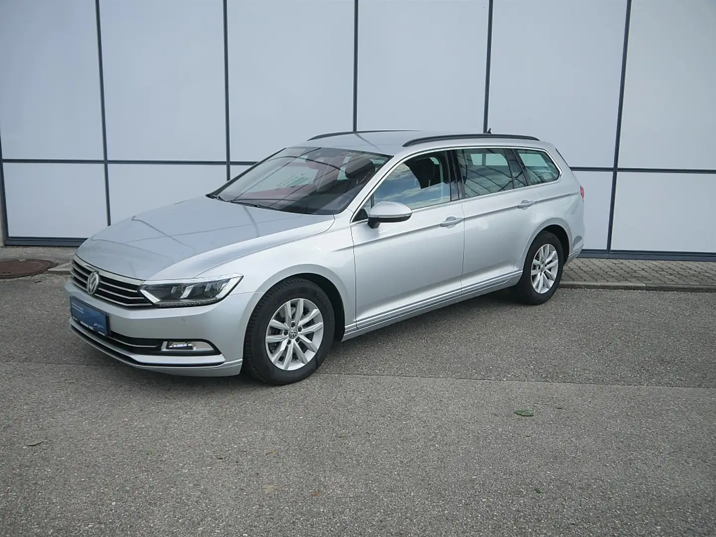 Volkswagen Passat Variant Comfortline 2,0 TDI SCR DSG, NAVI, LED, Tempomat Argent - 2