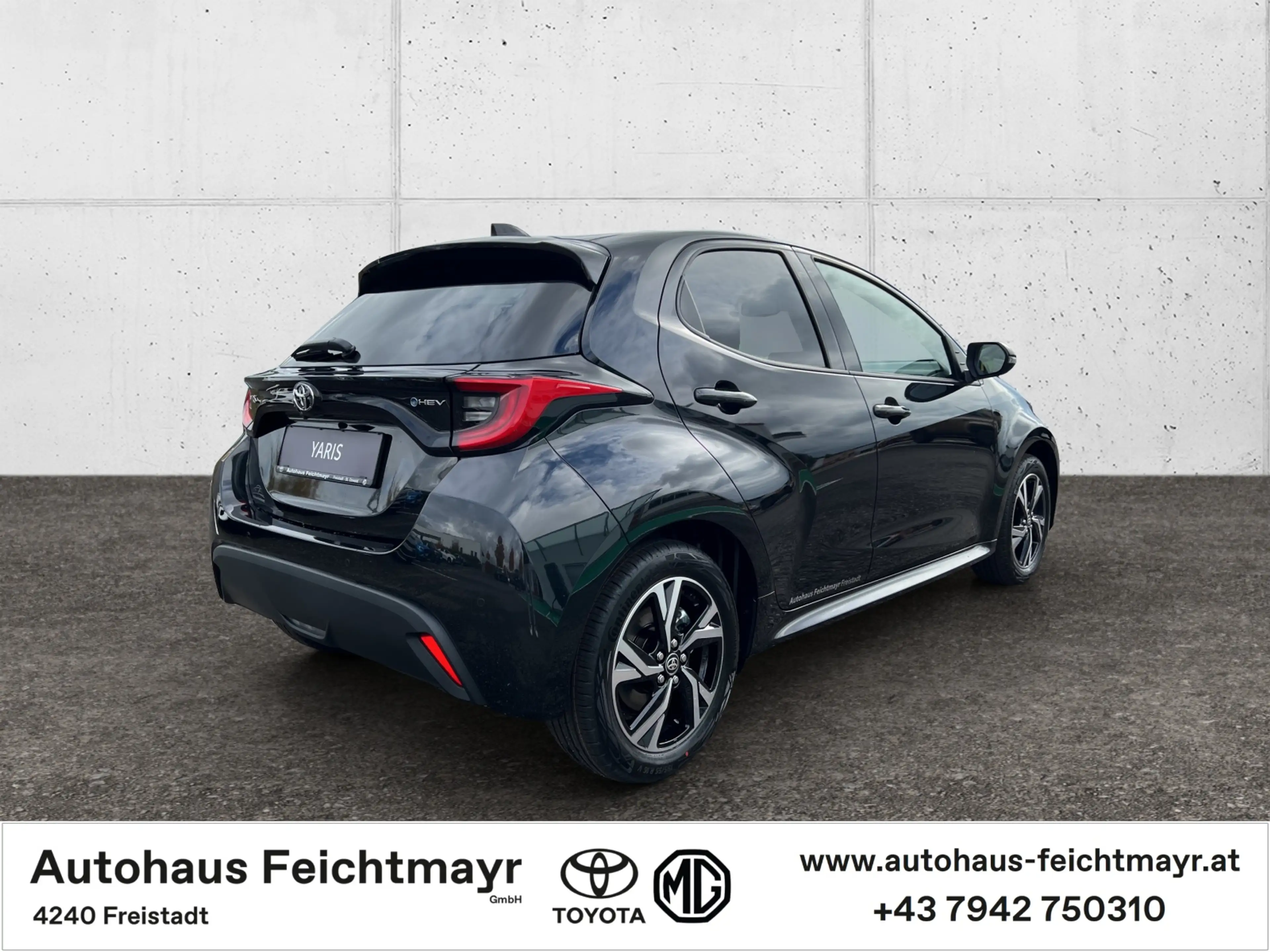 Toyota Yaris 1,5 Hybrid Ac. Dr. Safety-P. Comfort-P. 5t. — photo 5