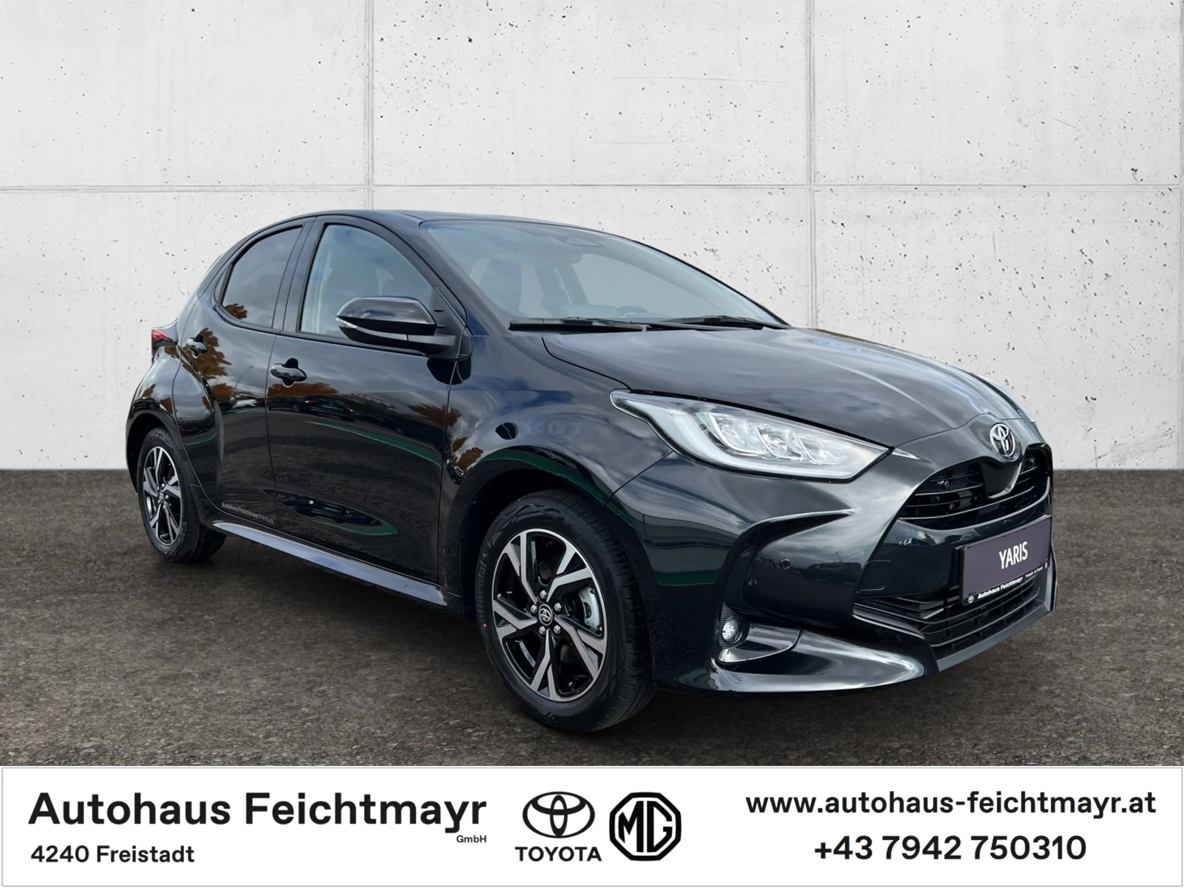 Toyota Yaris 1,5 Hybrid Ac. Dr. Safety-P. Comfort-P. 5t. — photo 3