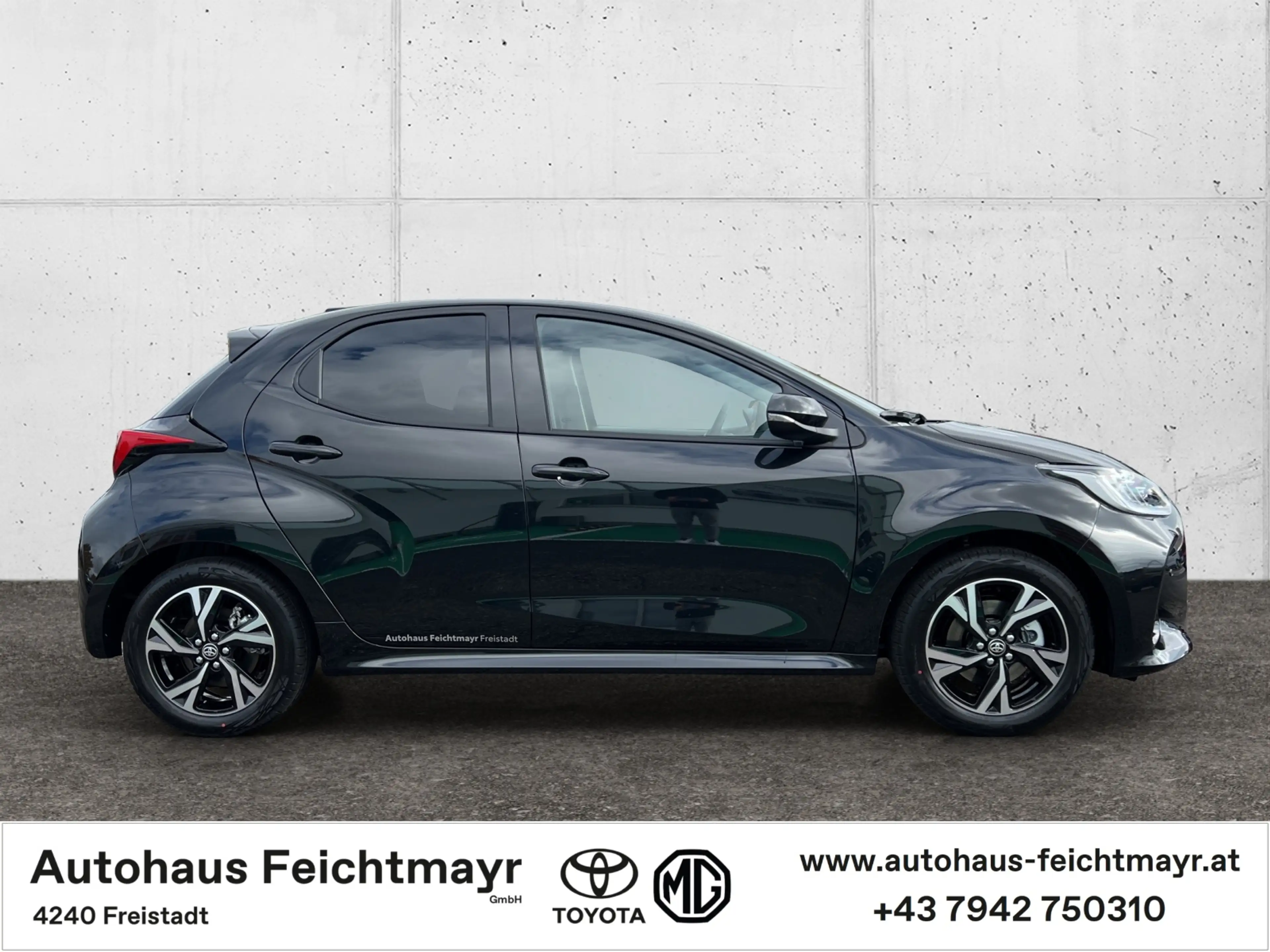 Toyota Yaris 1,5 Hybrid Ac. Dr. Safety-P. Comfort-P. 5t. — photo 4