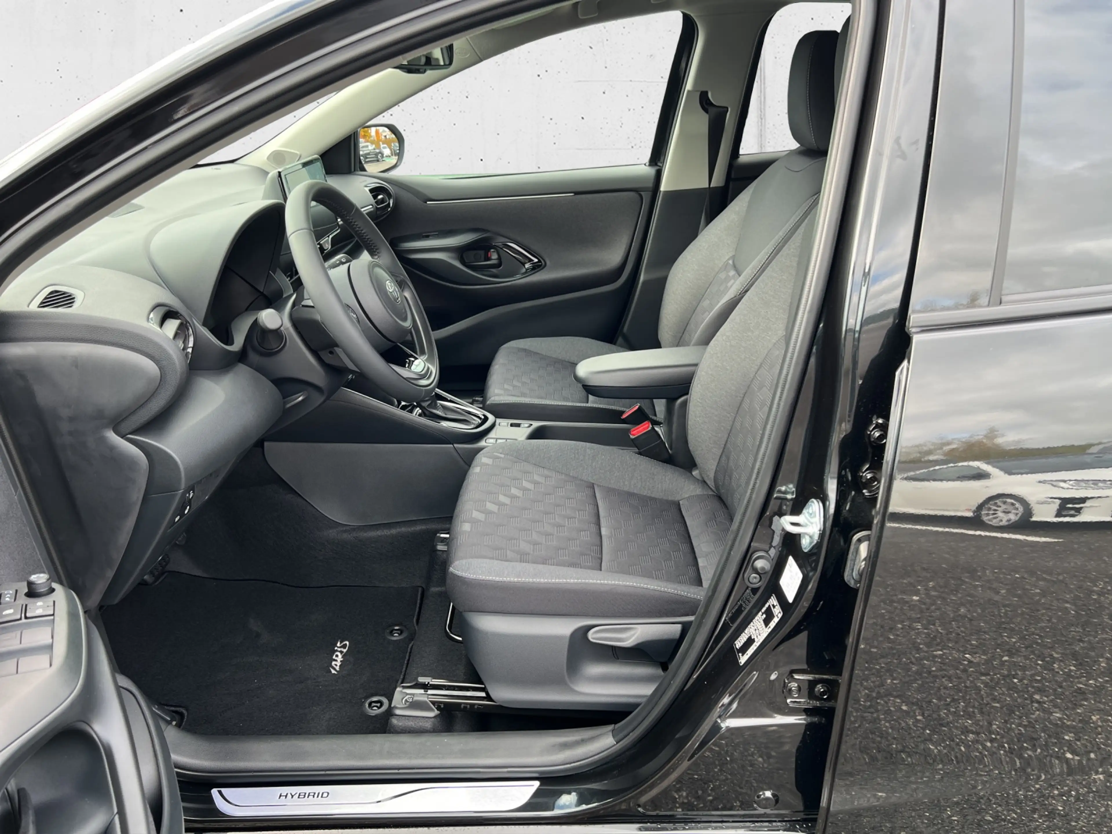 Toyota Yaris 1,5 Hybrid Ac. Dr. Safety-P. Comfort-P. 5t. — photo 7