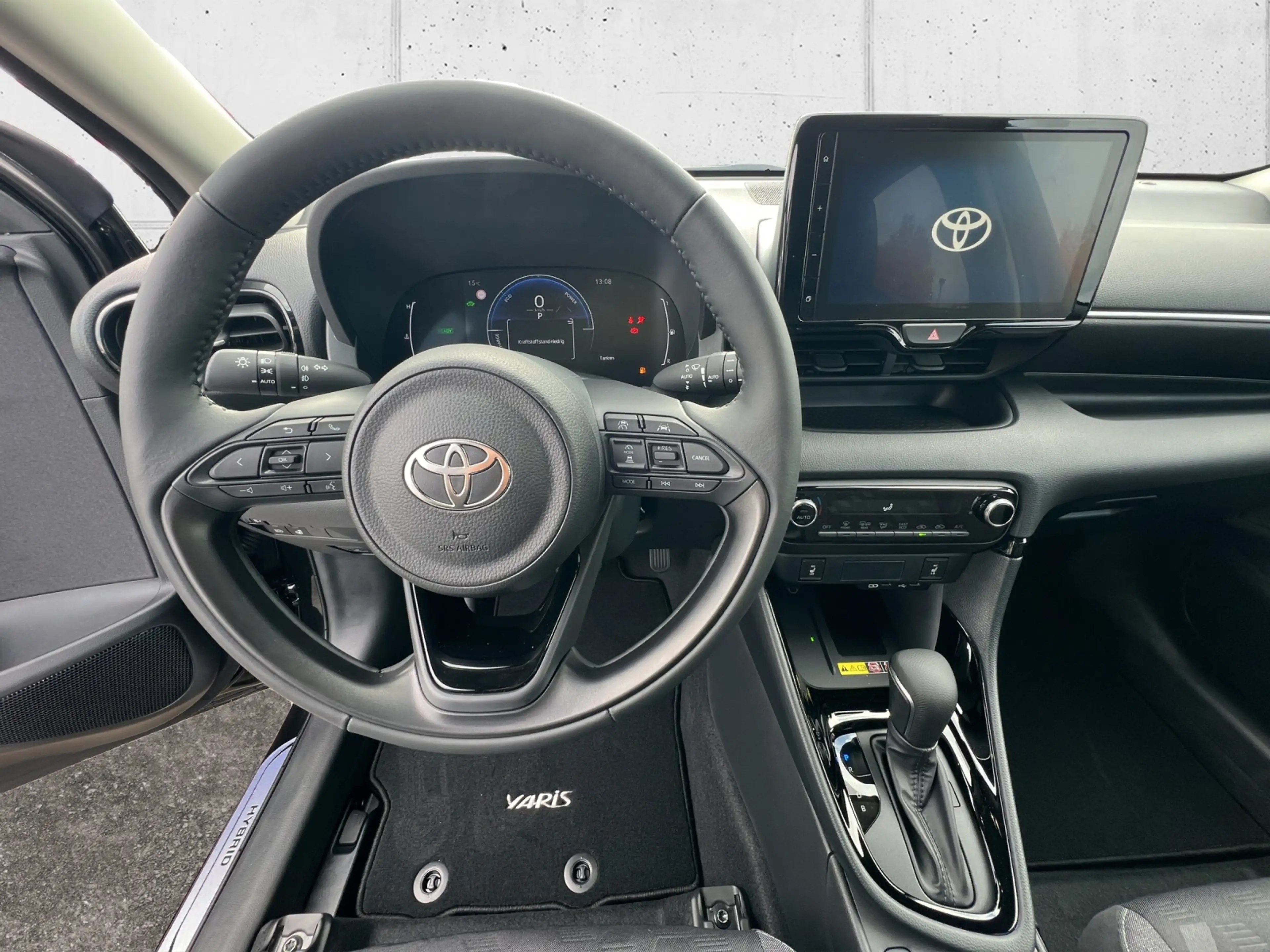 Toyota Yaris 1,5 Hybrid Ac. Dr. Safety-P. Comfort-P. 5t. — photo 8