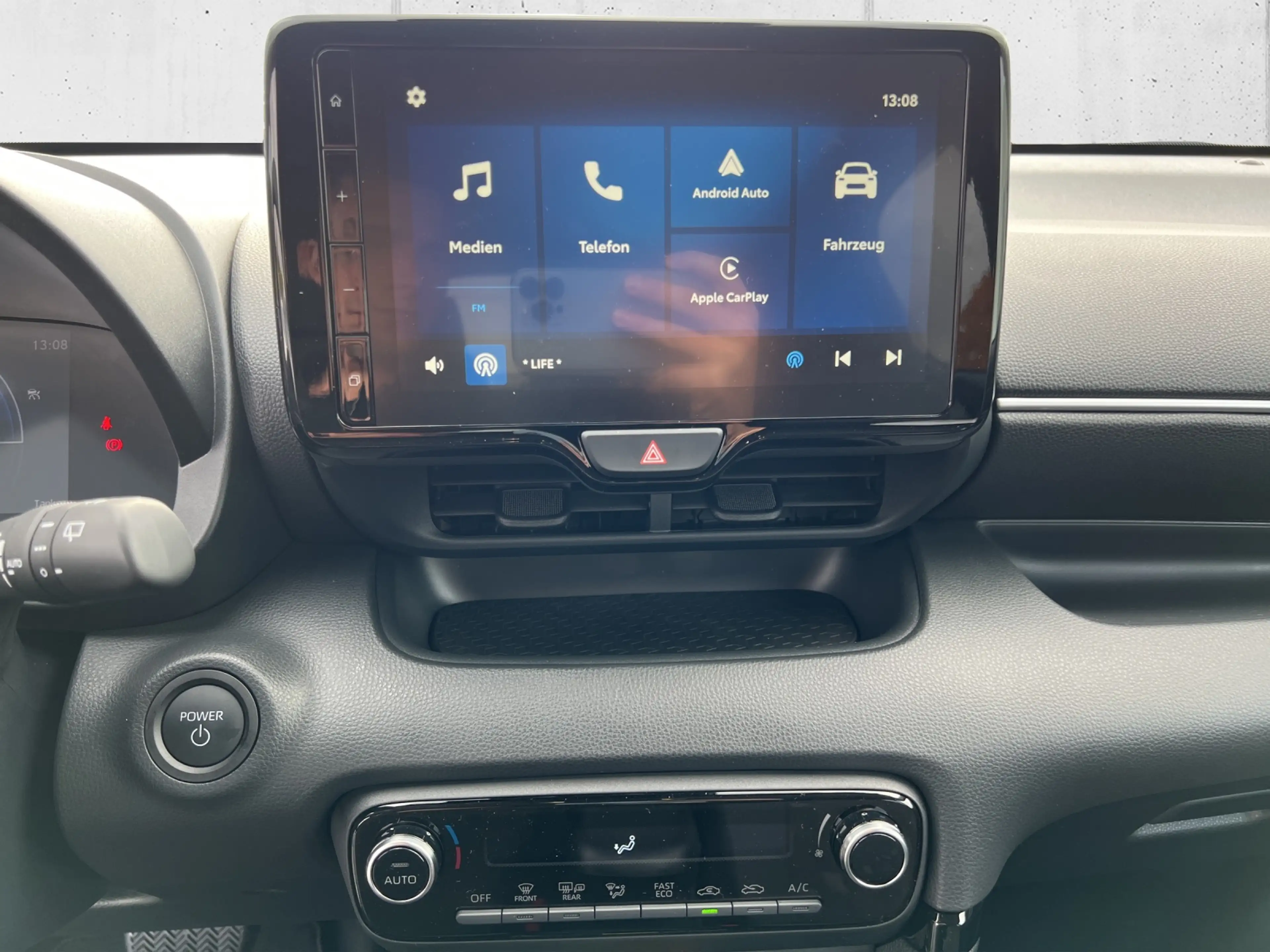 Toyota Yaris 1,5 Hybrid Ac. Dr. Safety-P. Comfort-P. 5t. — photo 10