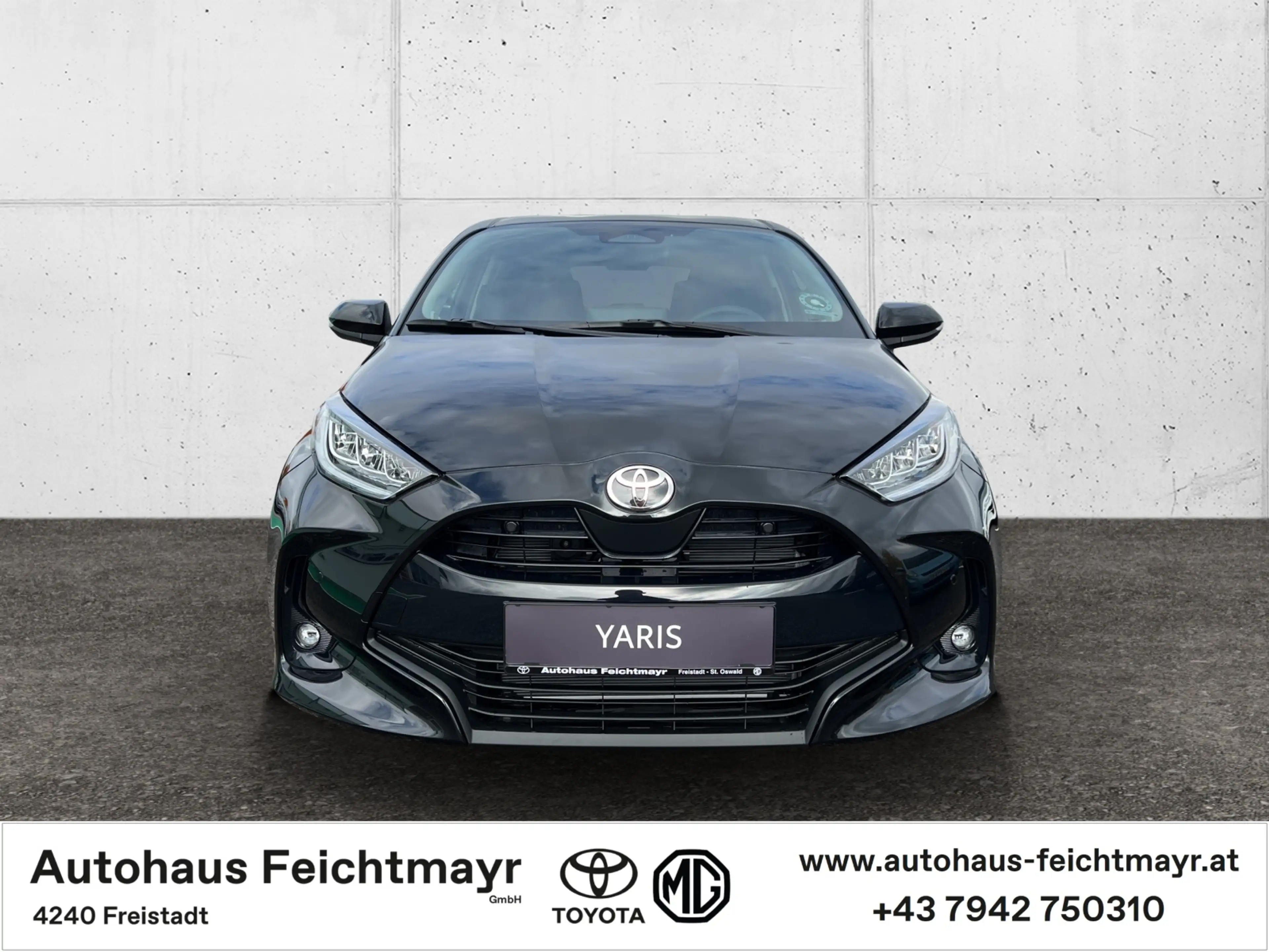 Toyota Yaris 1,5 Hybrid Ac. Dr. Safety-P. Comfort-P. 5t. — photo 2
