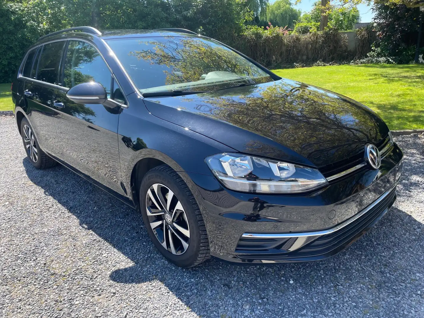 Volkswagen Golf Variant SW 1.0 TSI IQ.Drive OPF Zwart - 1