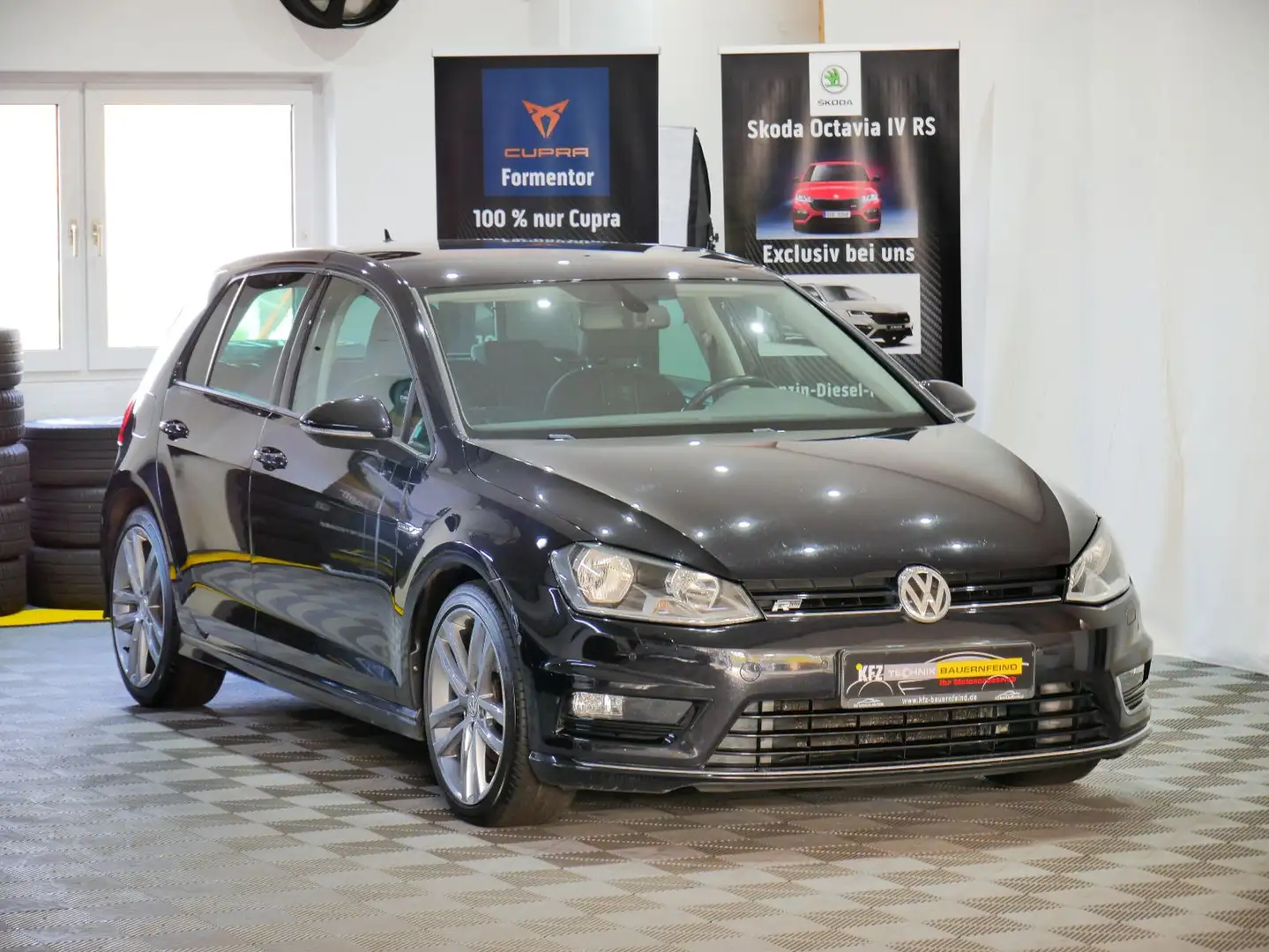 Volkswagen Golf VII Lim. R-LINE Lounge 8-fach NAVI Noir - 2