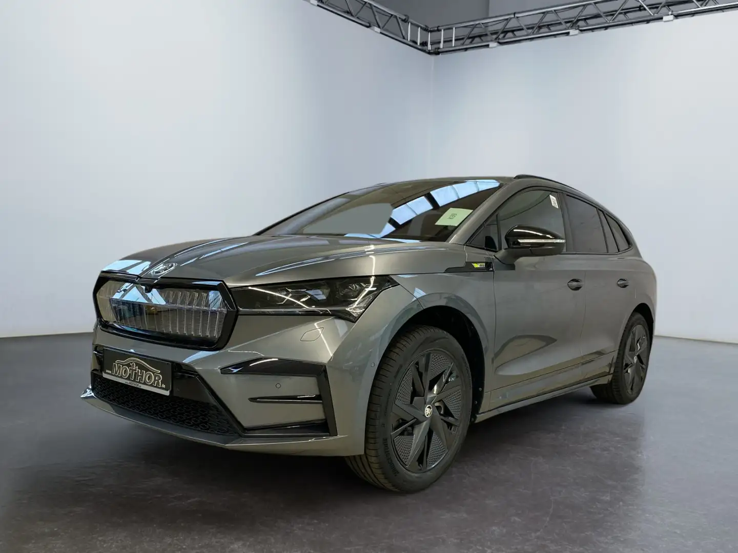 Skoda Enyaq RS 82 kWh 4x4 4xSitzheizung Travel Assist Šedá - 2