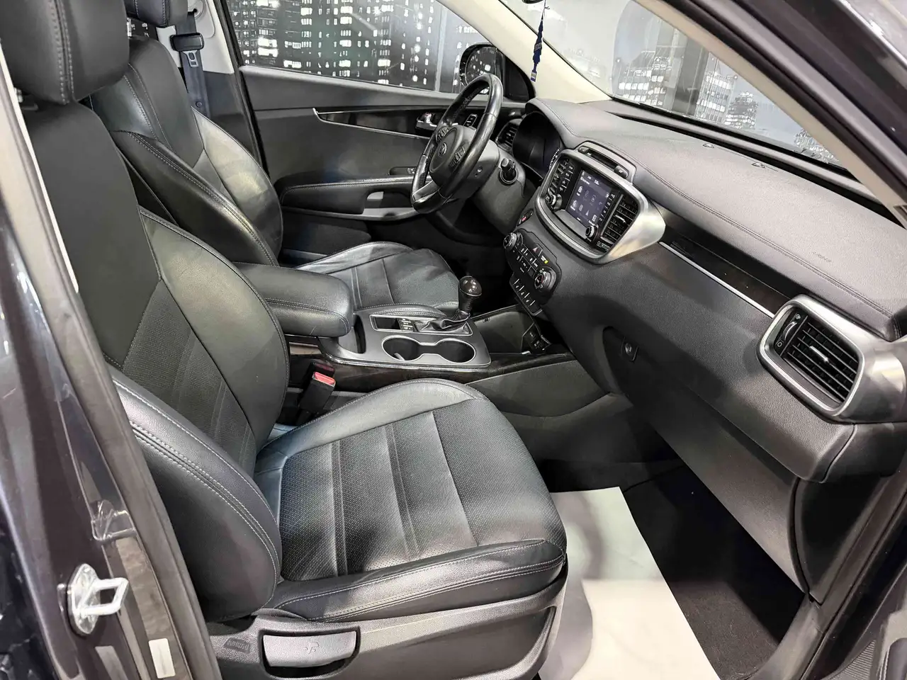 Kia Sorento снимка Kia Sorento