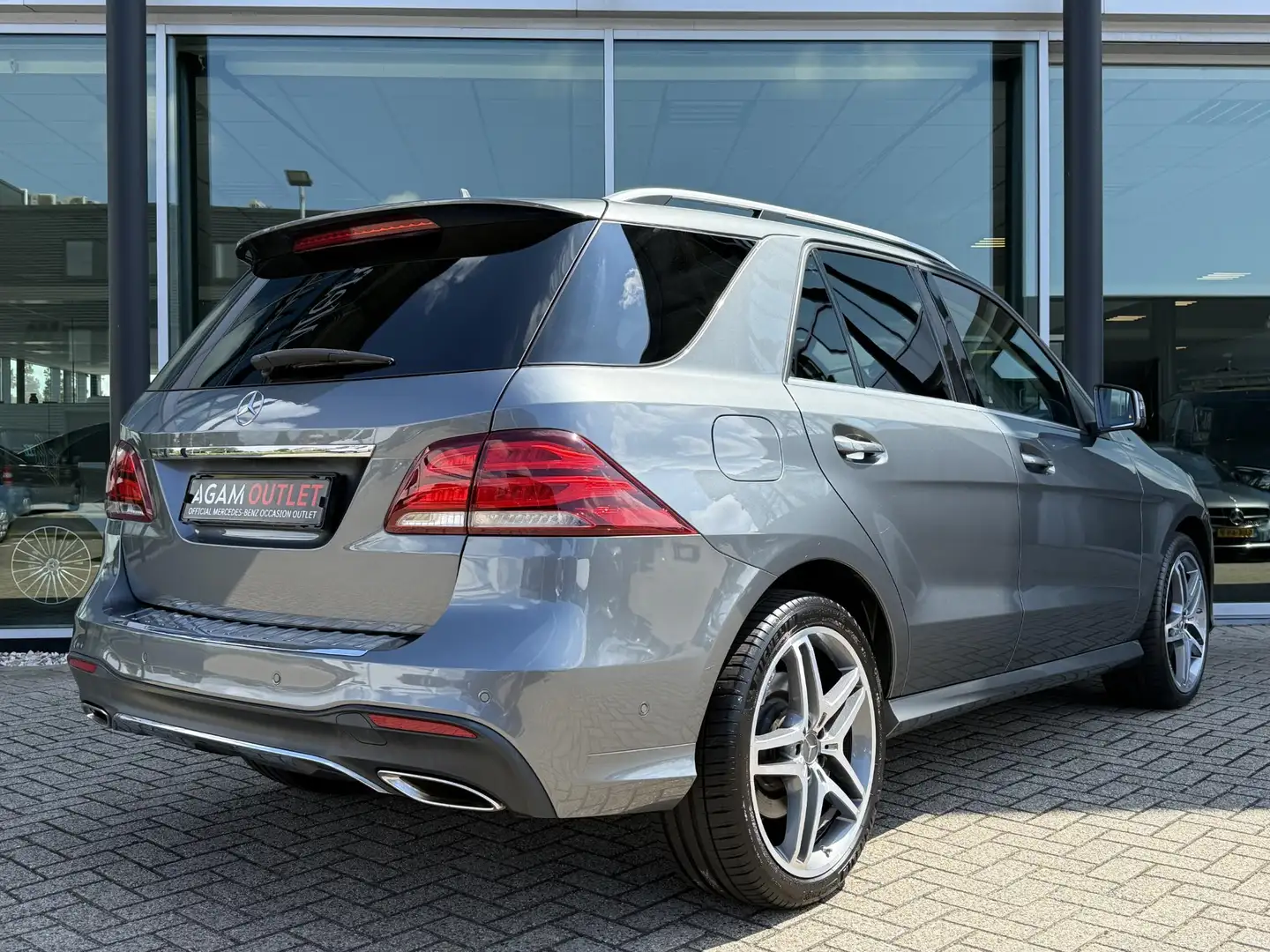 Mercedes-Benz GLE 400 4MATIC AMG Sport Edition Panorama dak | Or. NL aut Gris - 2