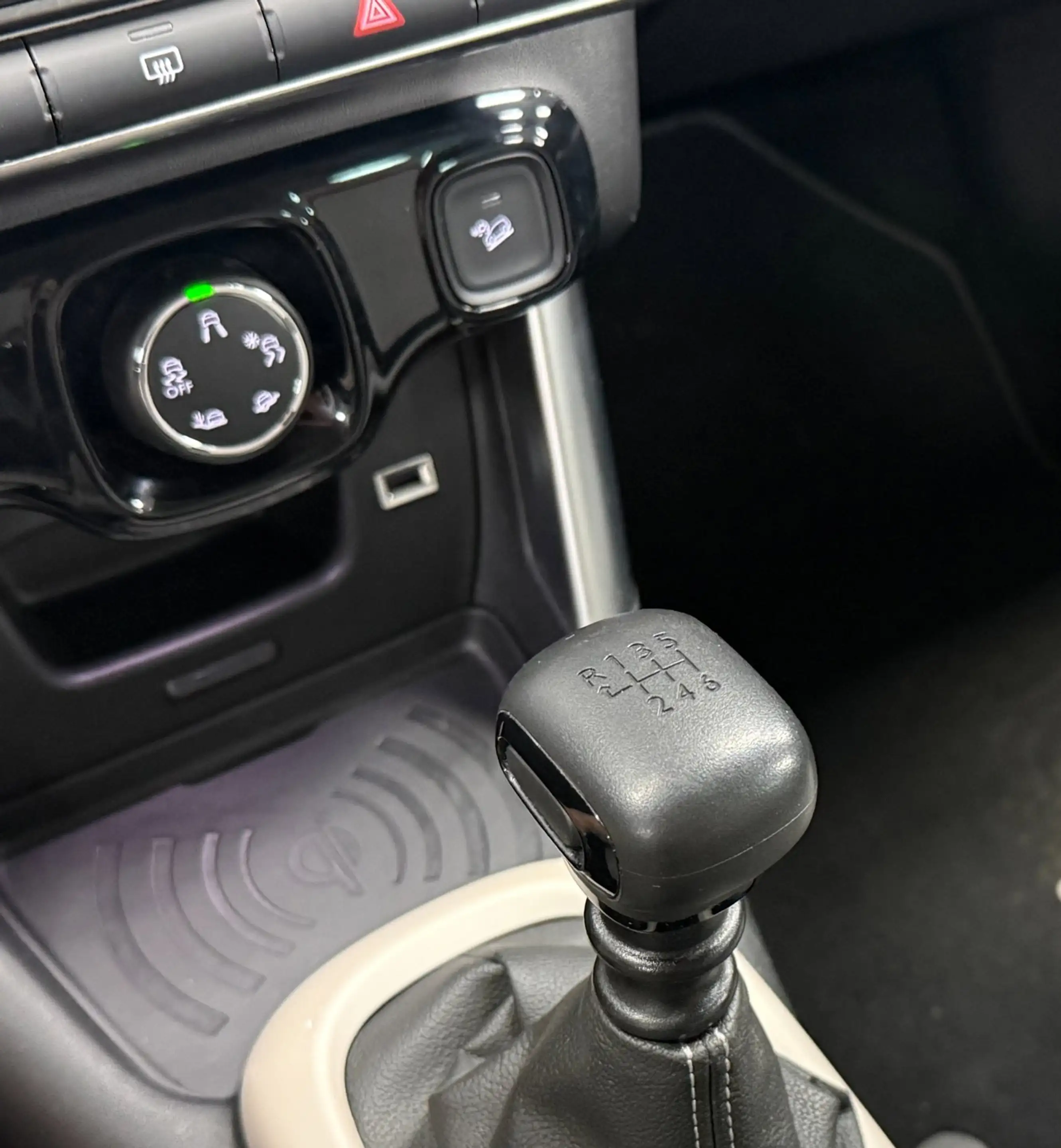 Citroen C3 Aircross 1.2 PureTech S&S Shine*NweDBriem*Trekhaak*Navi*Car — photo 6