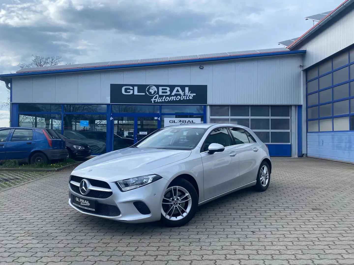 Mercedes-Benz A 200 A 200*KAMERA*LED*SHZ*NAVI*TEMPOMAT* Grau - 1