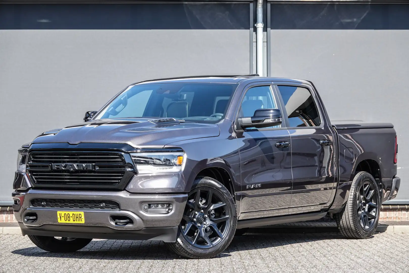 Dodge RAM 1500 5.7 HEMI V8 401Pk 4x4 Crew Cab | Laramie | Ni Grijs - 1