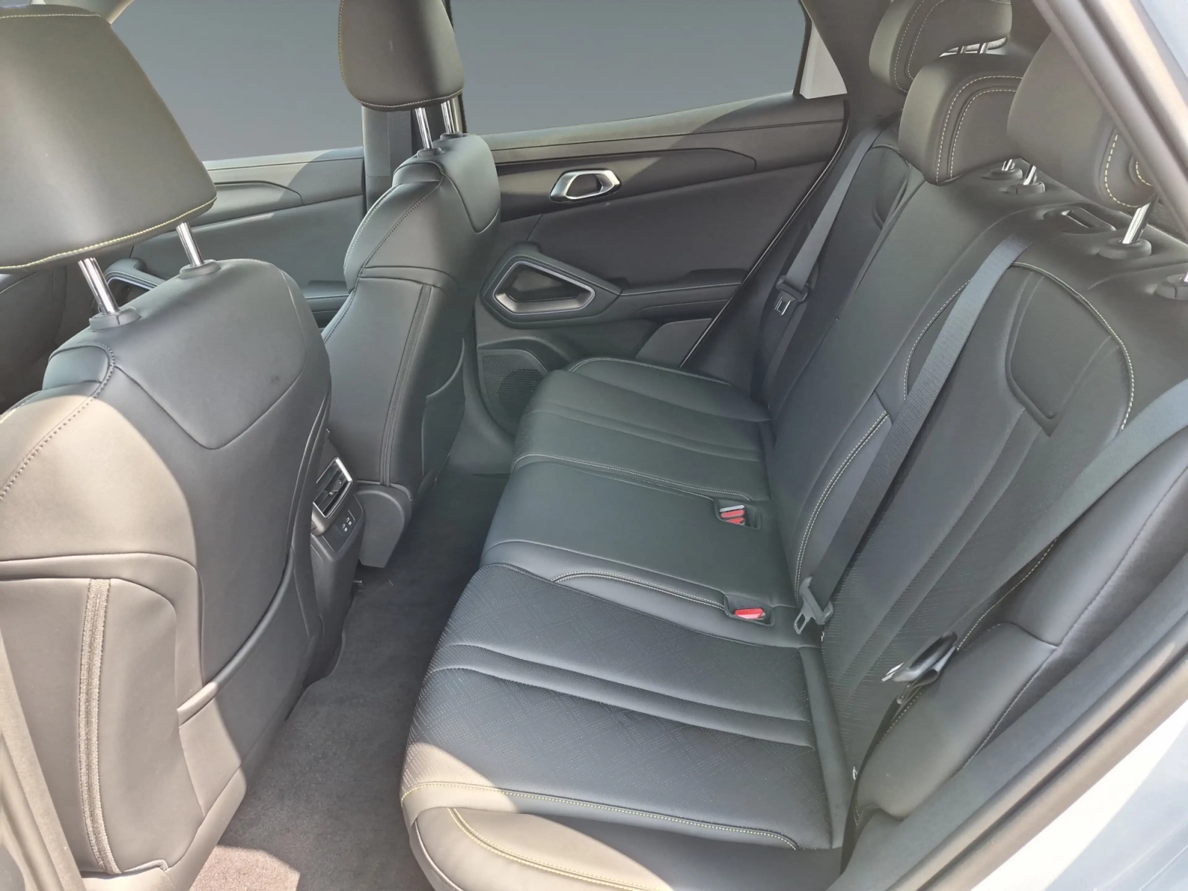 BYD Atto 2 DM-i Boost — photo 13
