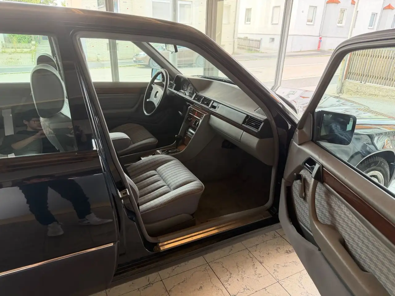 Mercedes-Benz E 230 230E AUTOMATIK*SHZ*SCHIEBEDACH*PDC*TÜV 05/28, foto 12