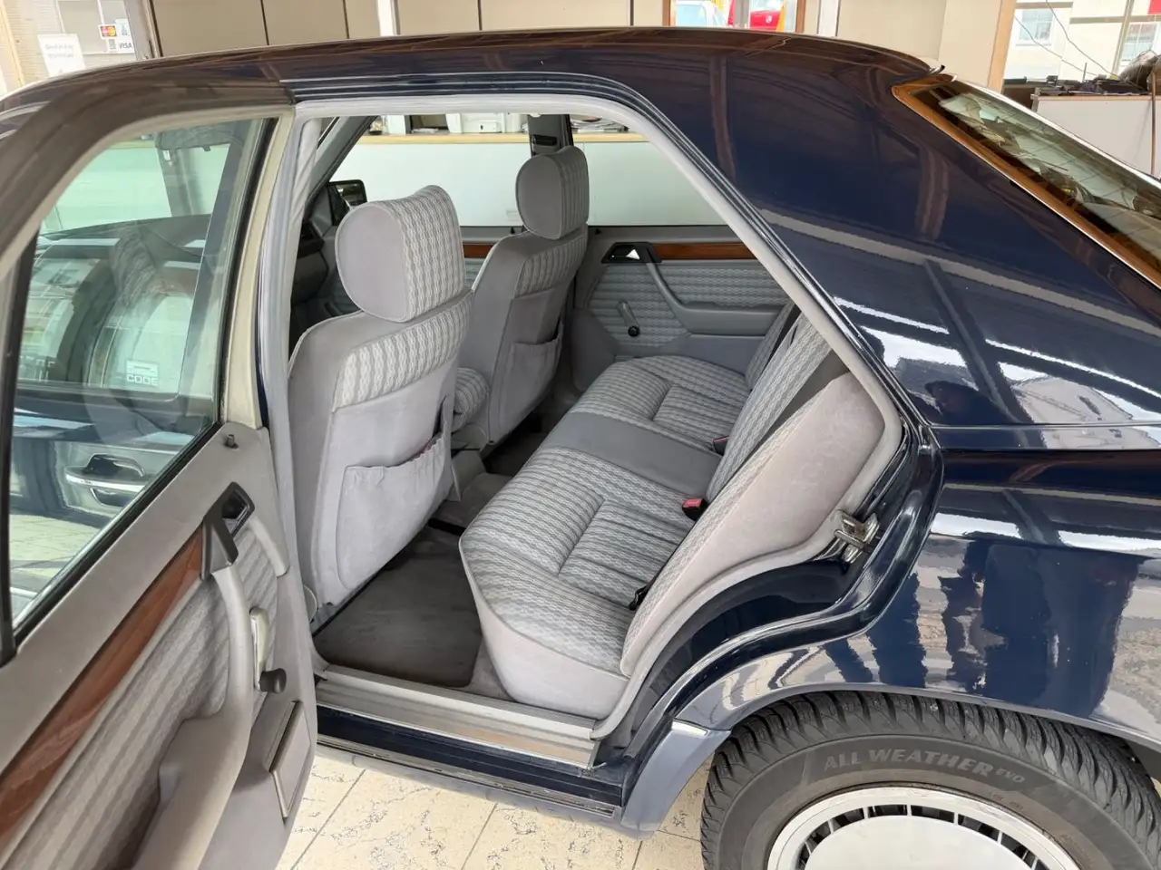 Mercedes-Benz E 230 230E AUTOMATIK*SHZ*SCHIEBEDACH*PDC*TÜV 05/28, foto 8