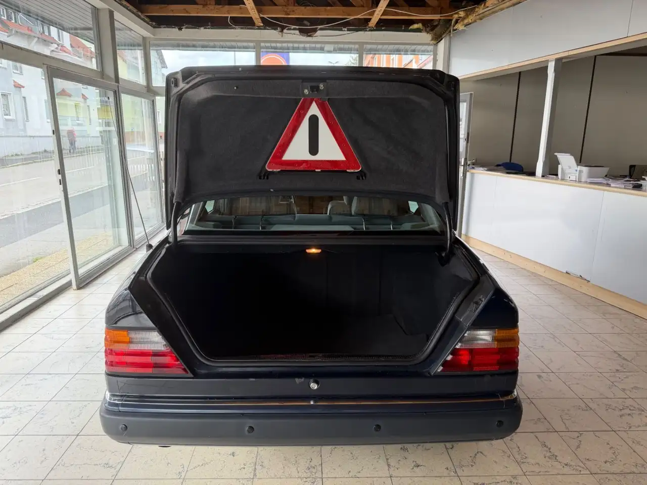 Mercedes-Benz E 230 230E AUTOMATIK*SHZ*SCHIEBEDACH*PDC*TÜV 05/28, foto 10