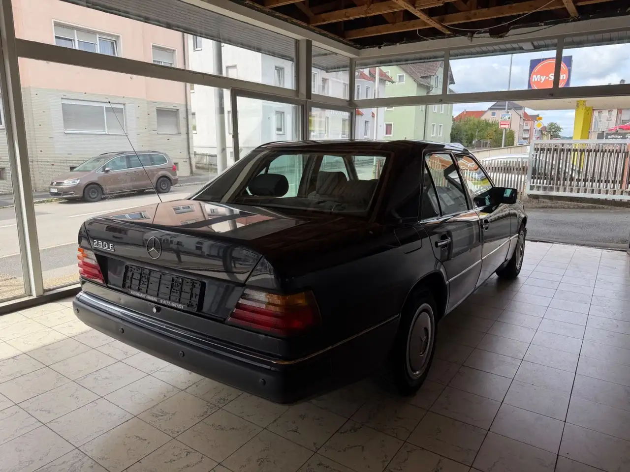 Mercedes-Benz E 230 230E AUTOMATIK*SHZ*SCHIEBEDACH*PDC*TÜV 05/28, foto 4