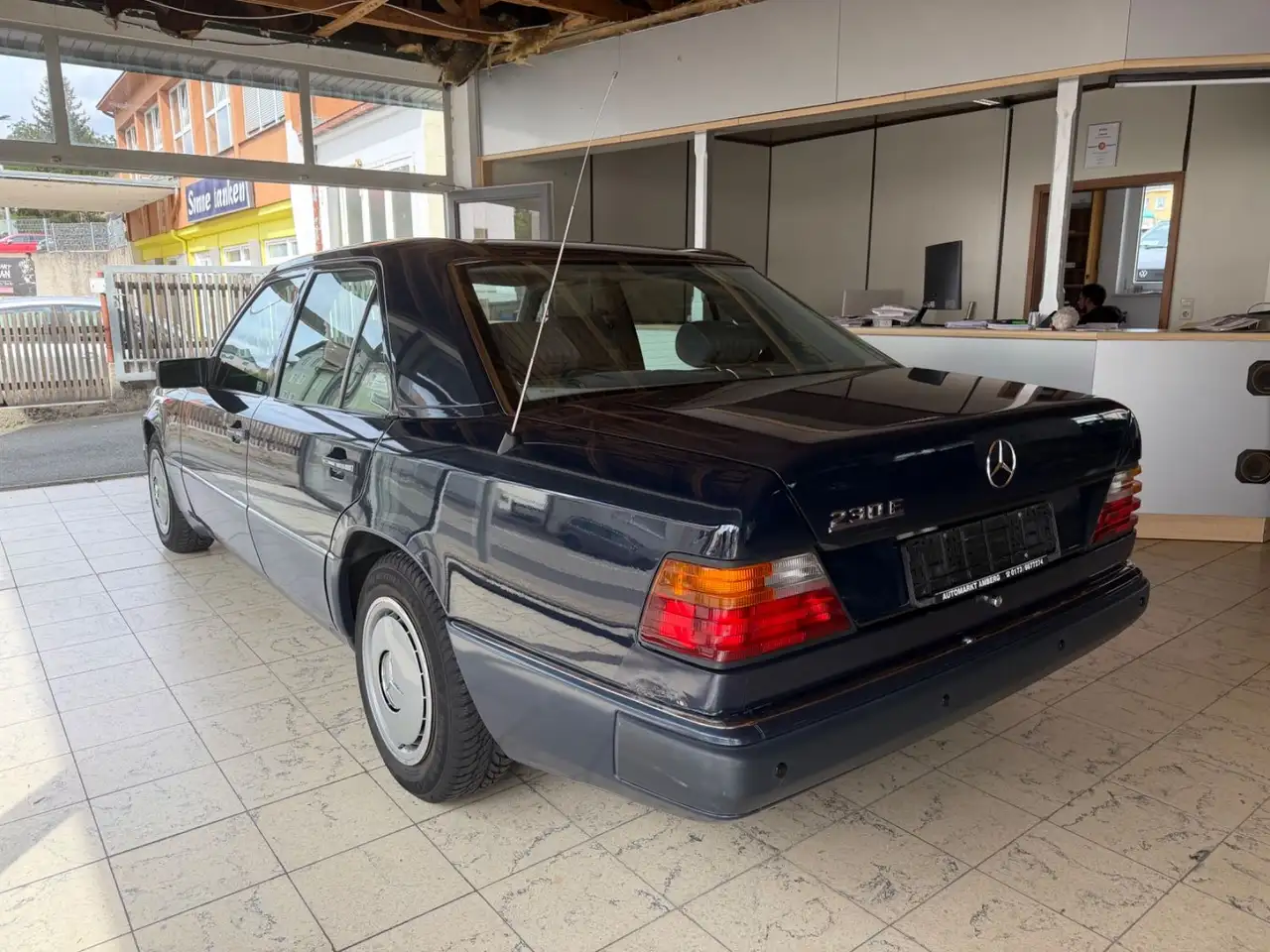 Mercedes-Benz E 230 230E AUTOMATIK*SHZ*SCHIEBEDACH*PDC*TÜV 05/28, foto 2