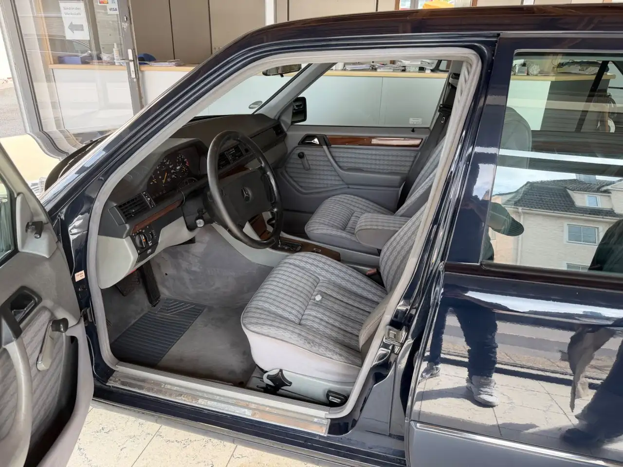 Mercedes-Benz E 230 230E AUTOMATIK*SHZ*SCHIEBEDACH*PDC*TÜV 05/28, foto 7