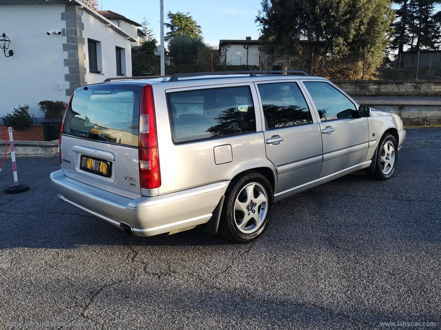 Volvo V70 V70 2.0I TURBO 20V CAT. T-5 AWD Optima RATE AUTO M Argent - 2
