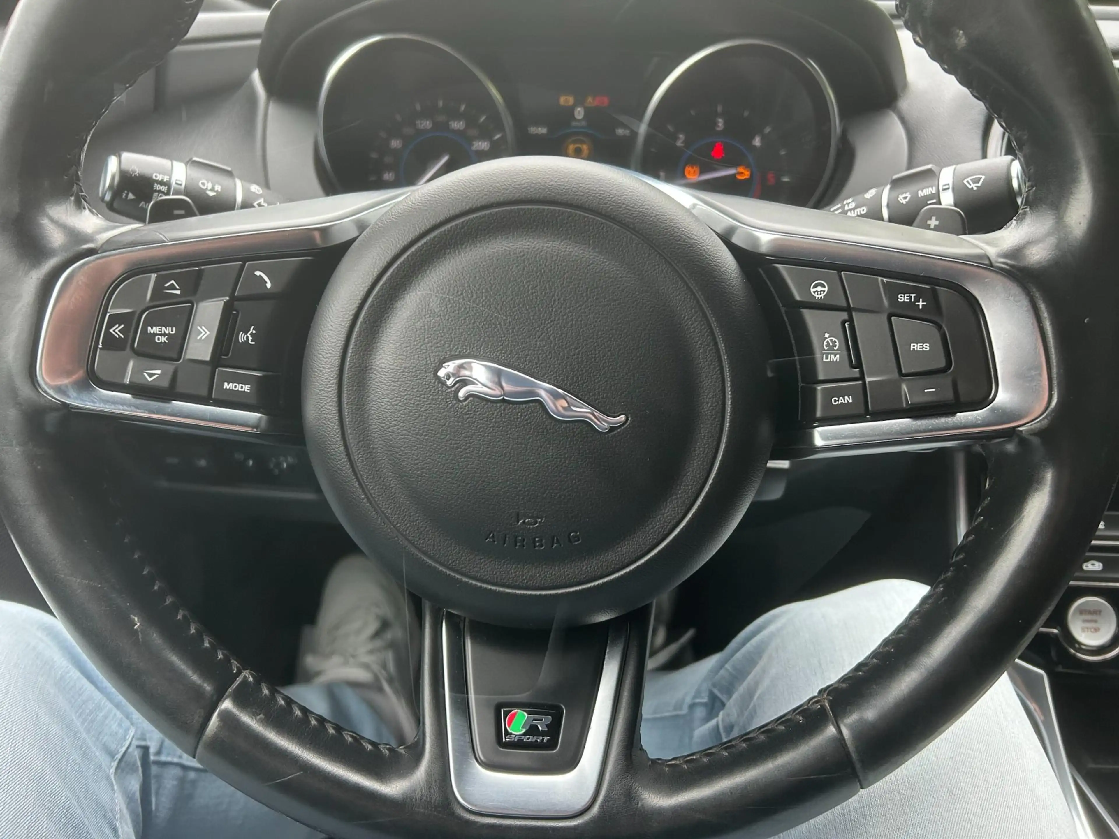 Jaguar XE 2.0 D Portfolio - Clima - Navi - Automaat — photo 14