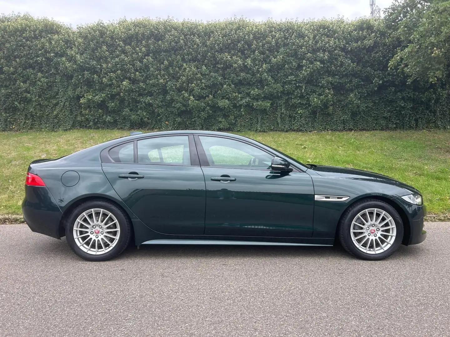 Jaguar XE 2.0 D Portfolio - Clima - Navi - Automaat Groen - 2