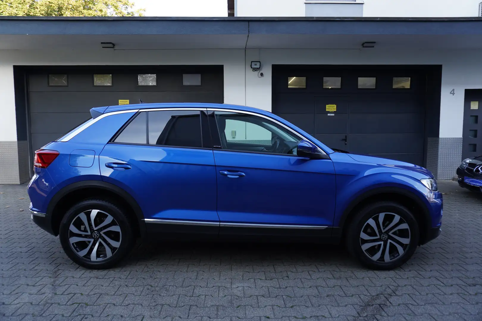 Volkswagen T-Roc 1.5 TSI Active NAVI+KAMERA+LED+XEONON+TEMPOMAT+ALU Blau - 2
