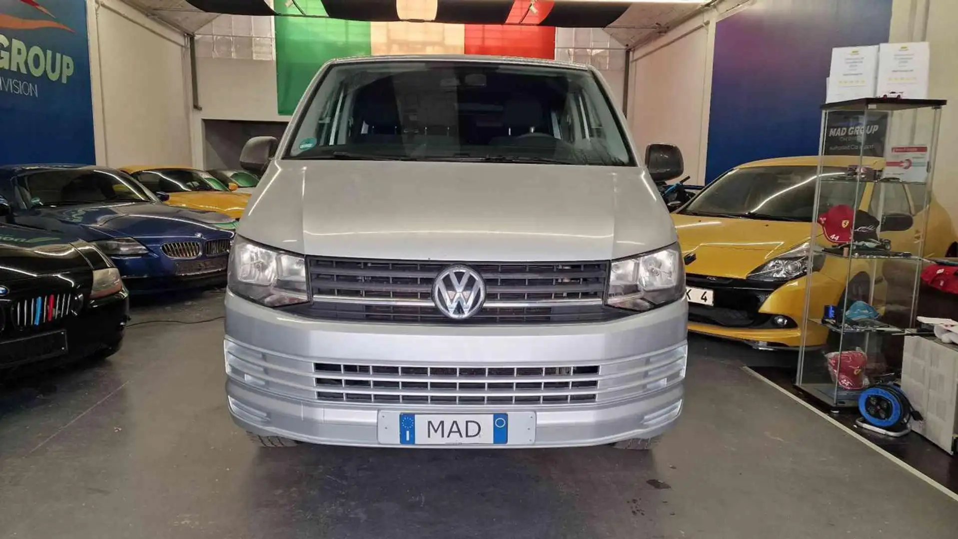 Volkswagen Transporter 2.0 TDI 102CV 9 POSTI IVA INCLUSA DOPPIA PORTA Grigio - 2