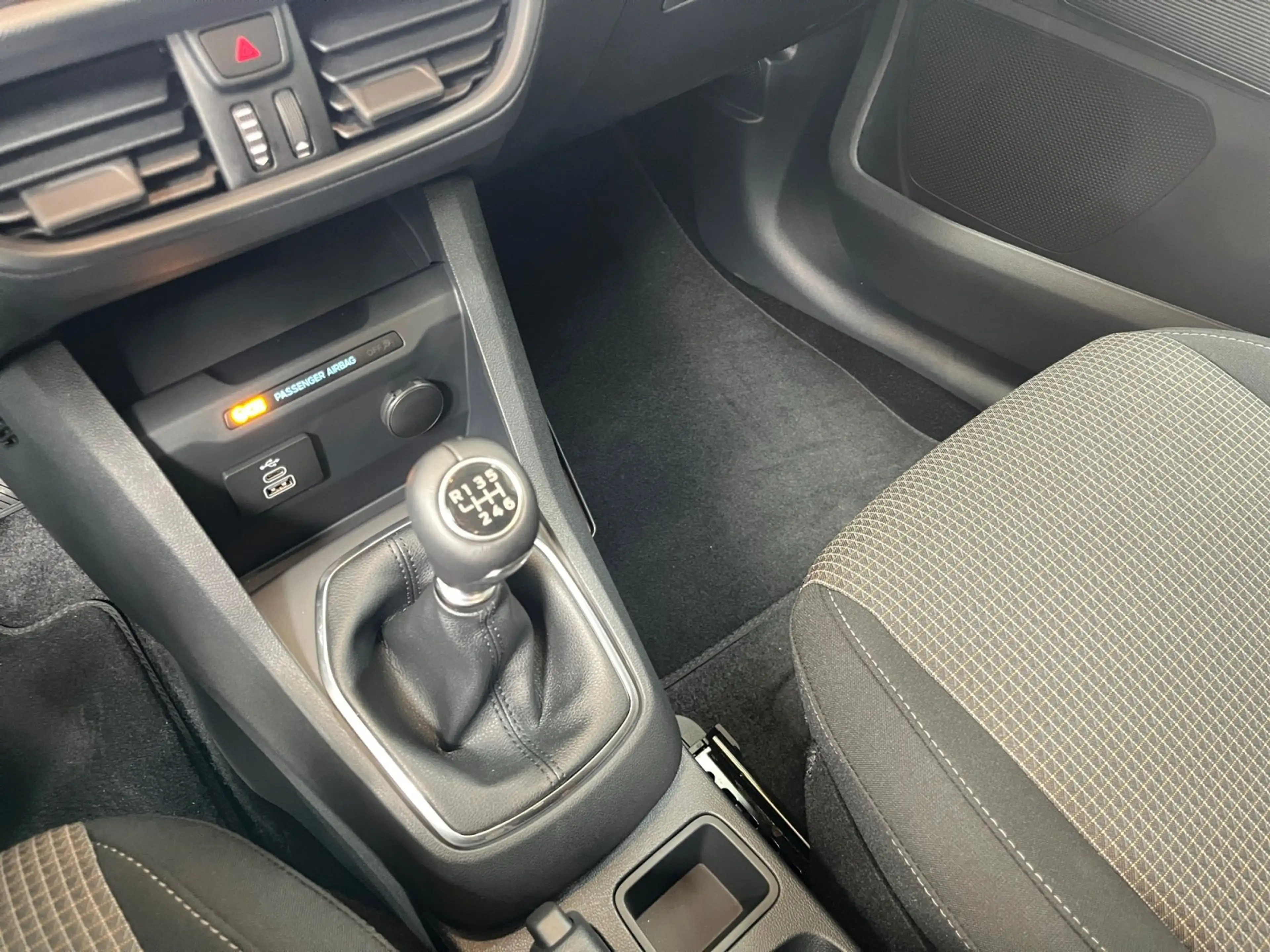 Ford Tourneo Courier 1.0 EcoBoost Winter Paket 2 — photo 9