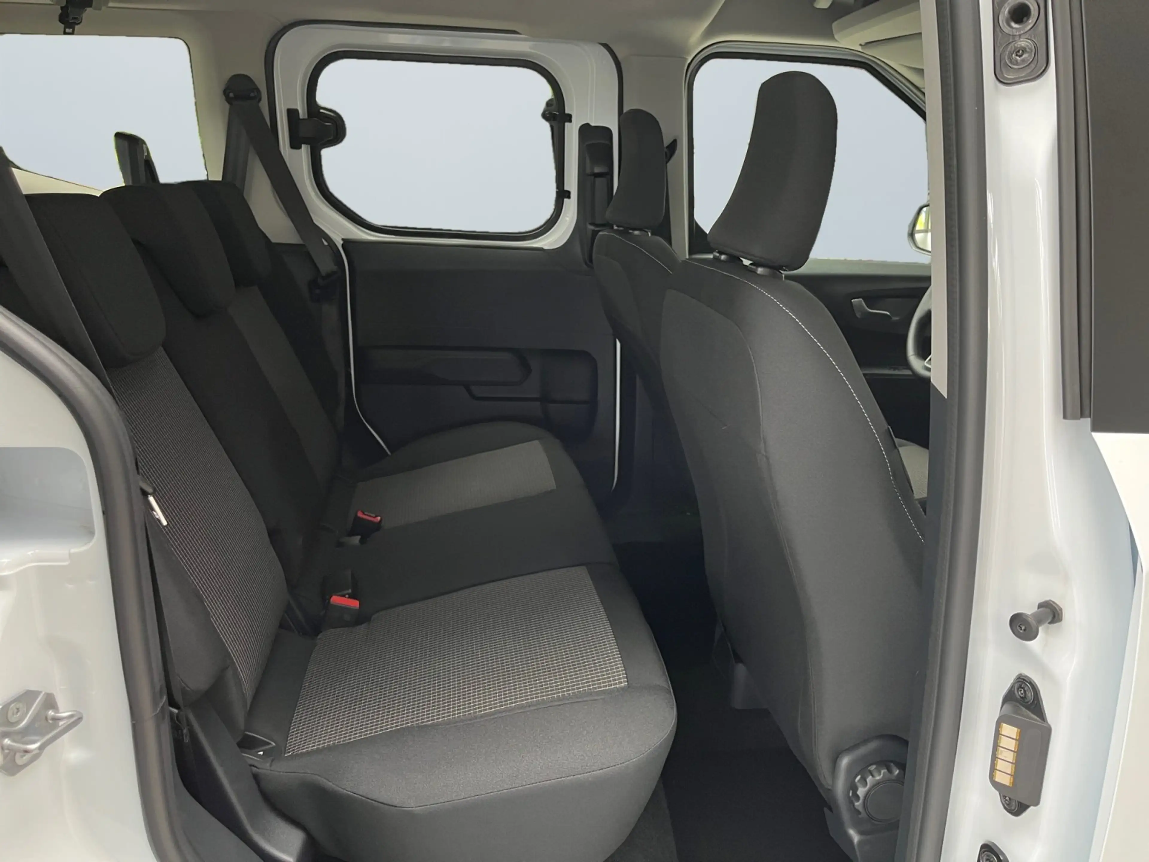 Ford Tourneo Courier 1.0 EcoBoost Winter Paket 2 — photo 11