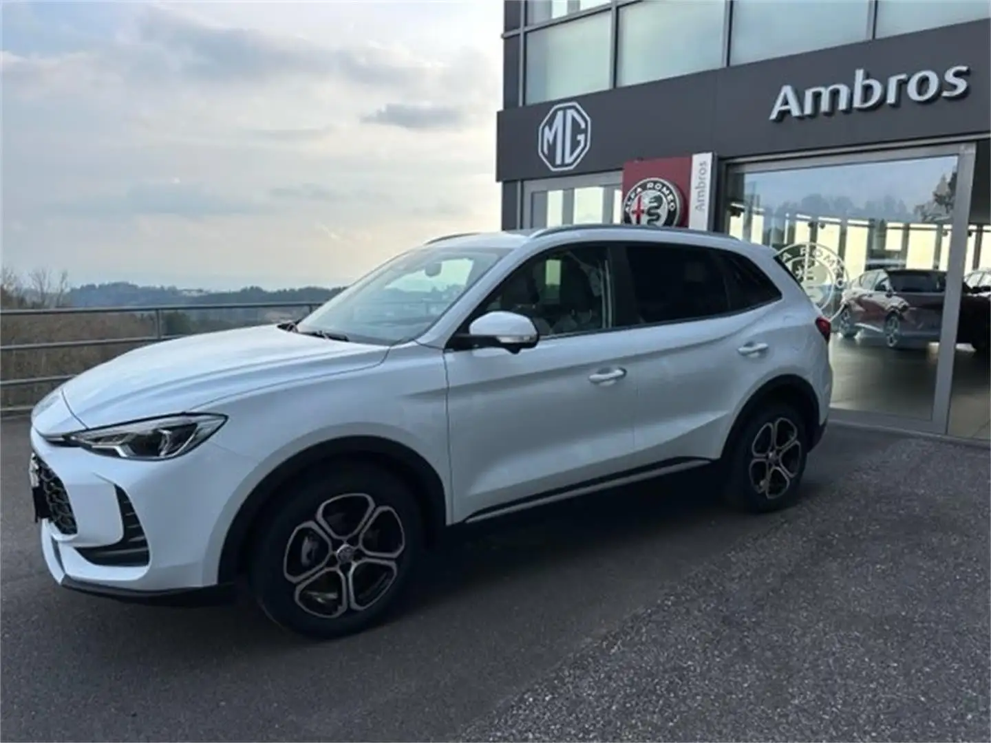 MG ZS + 1,5 MT Deluxe Weiß - 1