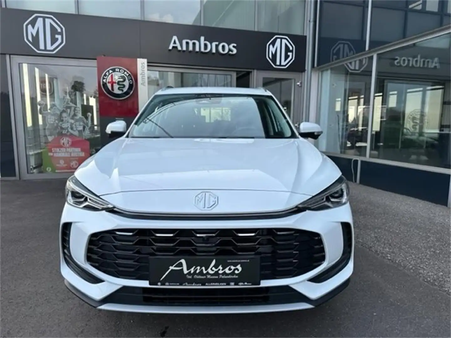 MG ZS + 1,5 MT Deluxe Weiß - 2