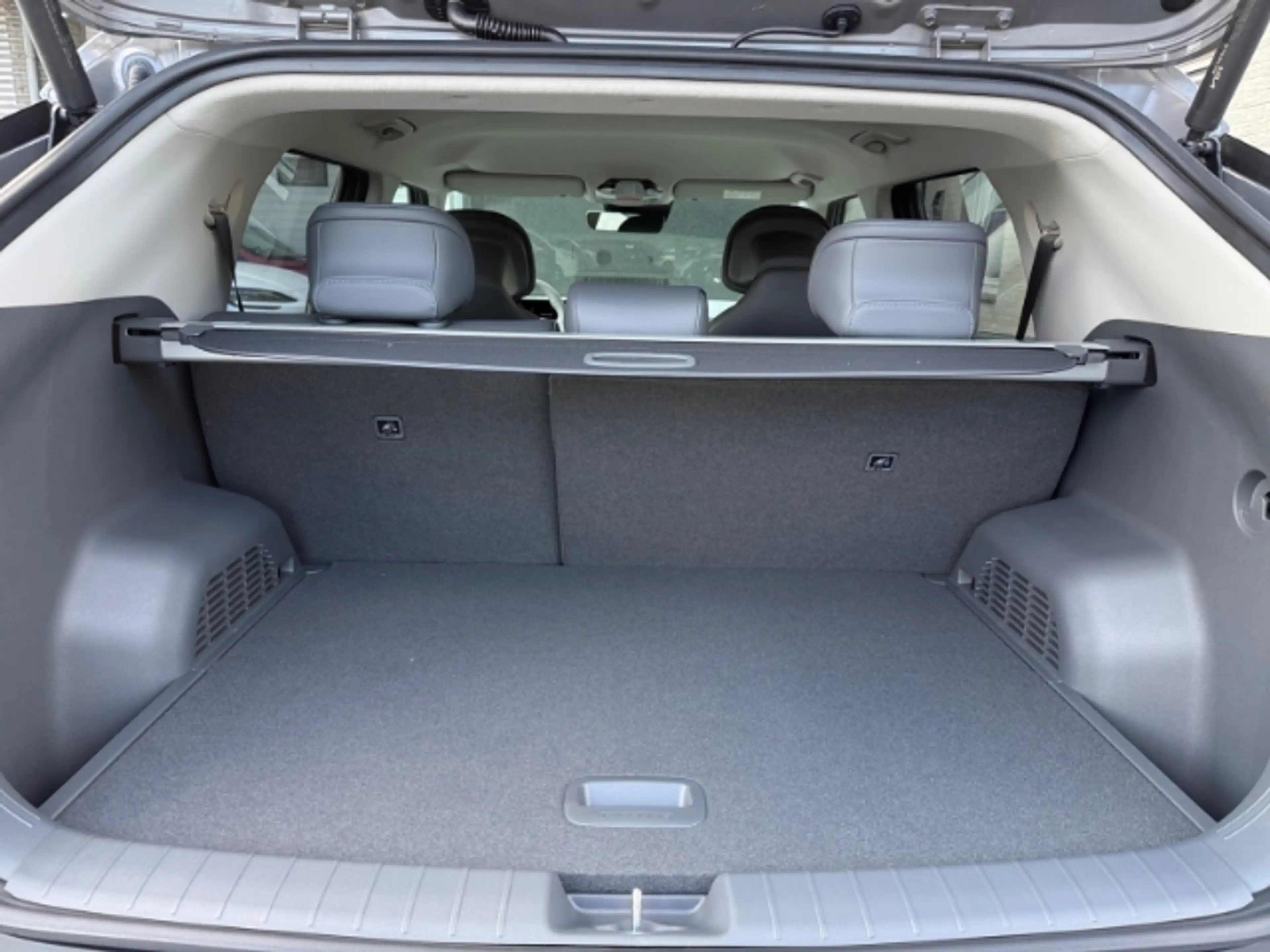 Kia EV3 Earth 58,3 kWh WÄRMEPUMPE,CARPLAY,SITZHZG,DAB,AMBI — photo 12