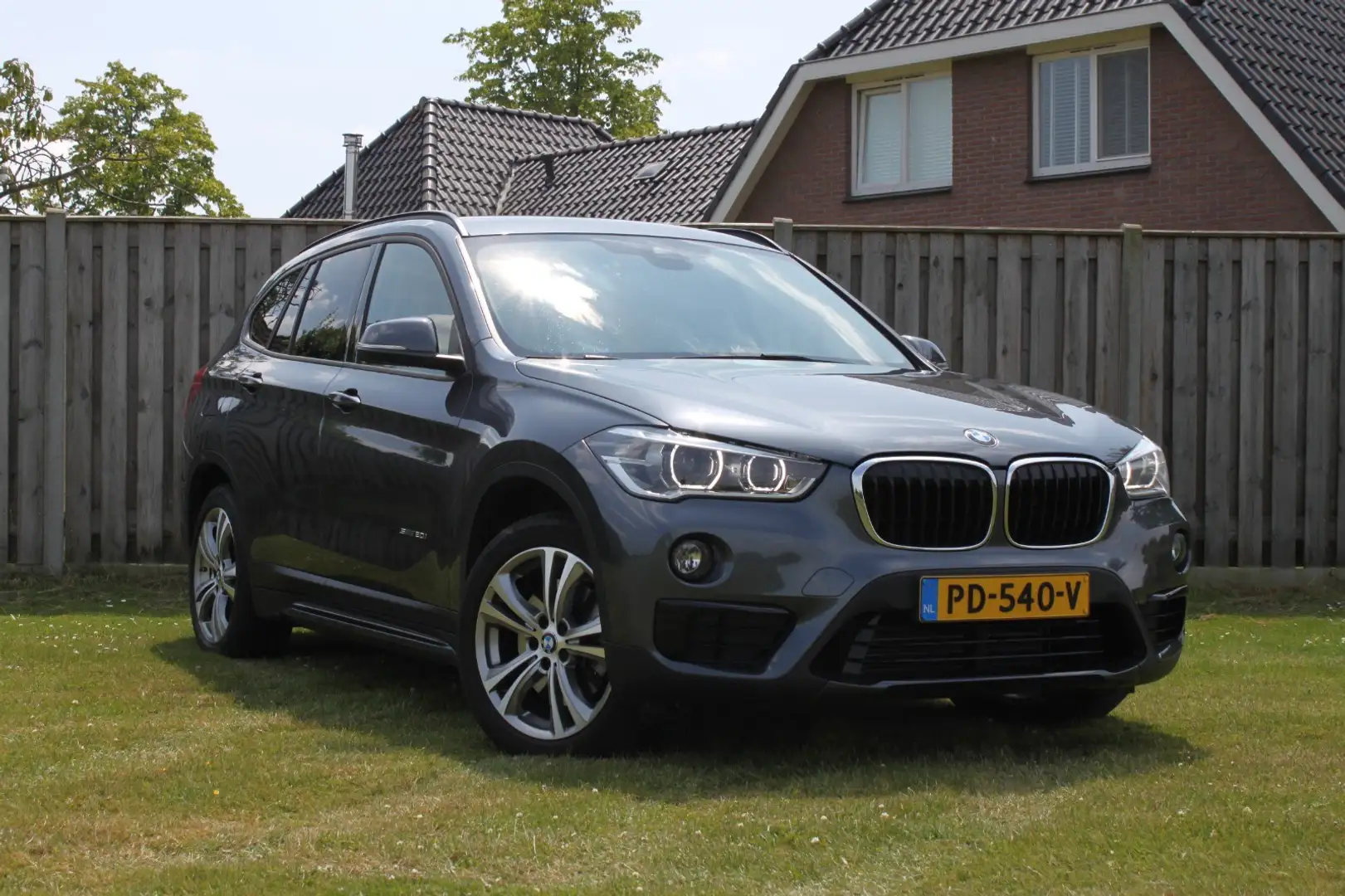 BMW X1 Executive Grijs - 1