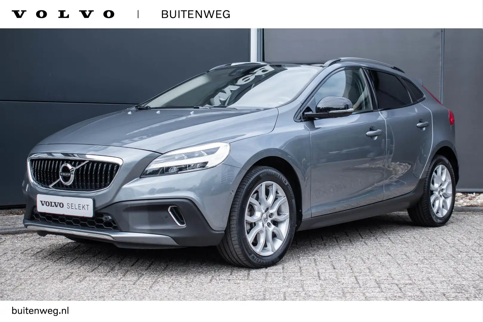 Volvo V40 Cross Country T3 Automaat Polar+ Luxury | Panoramadak | Premium Grijs - 1