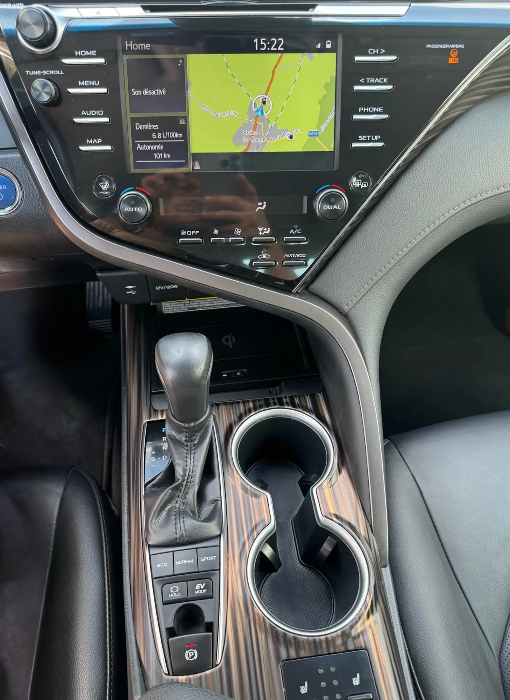 Toyota Camry Hybrid 2.5 - Sg chauffants - Cam - Keyless - Full — photo 10