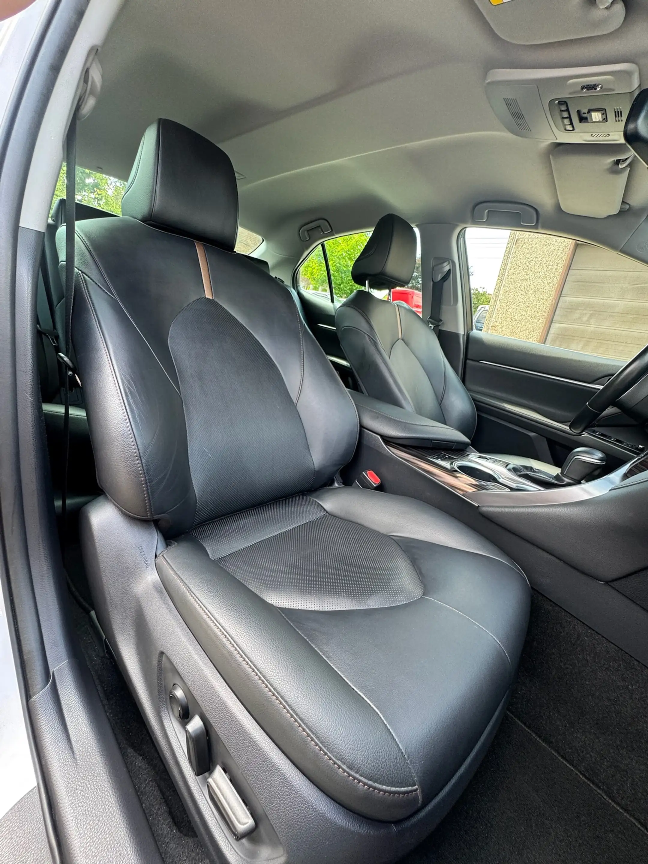 Toyota Camry Hybrid 2.5 - Sg chauffants - Cam - Keyless - Full — photo 13