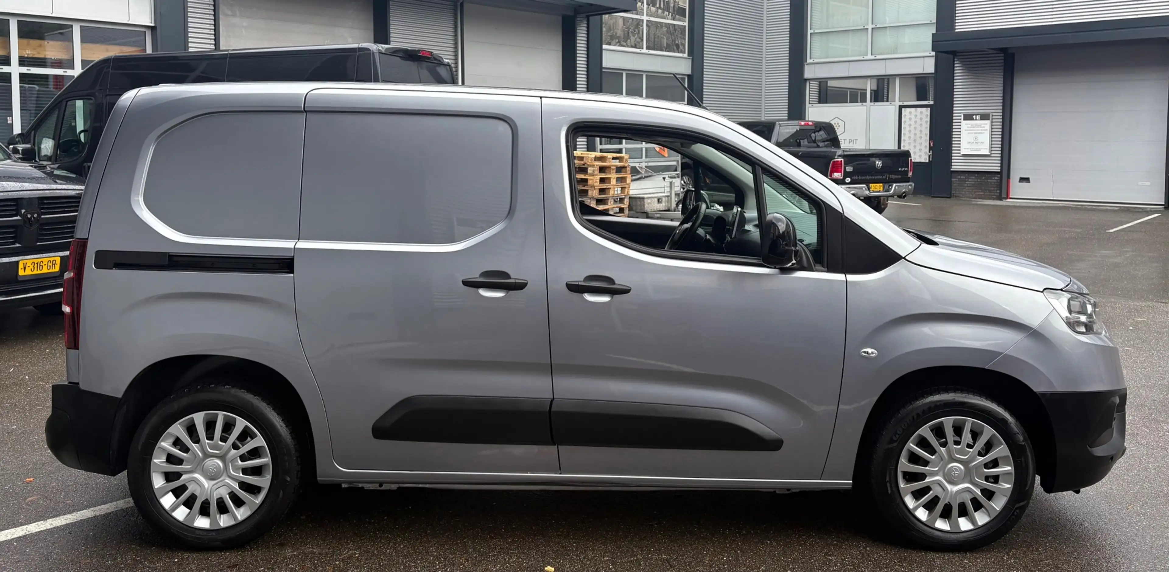 Toyota Proace City 1.2 Turbo 110 PK Airco Cruise Navi 3 Zits Camera P — photo 8