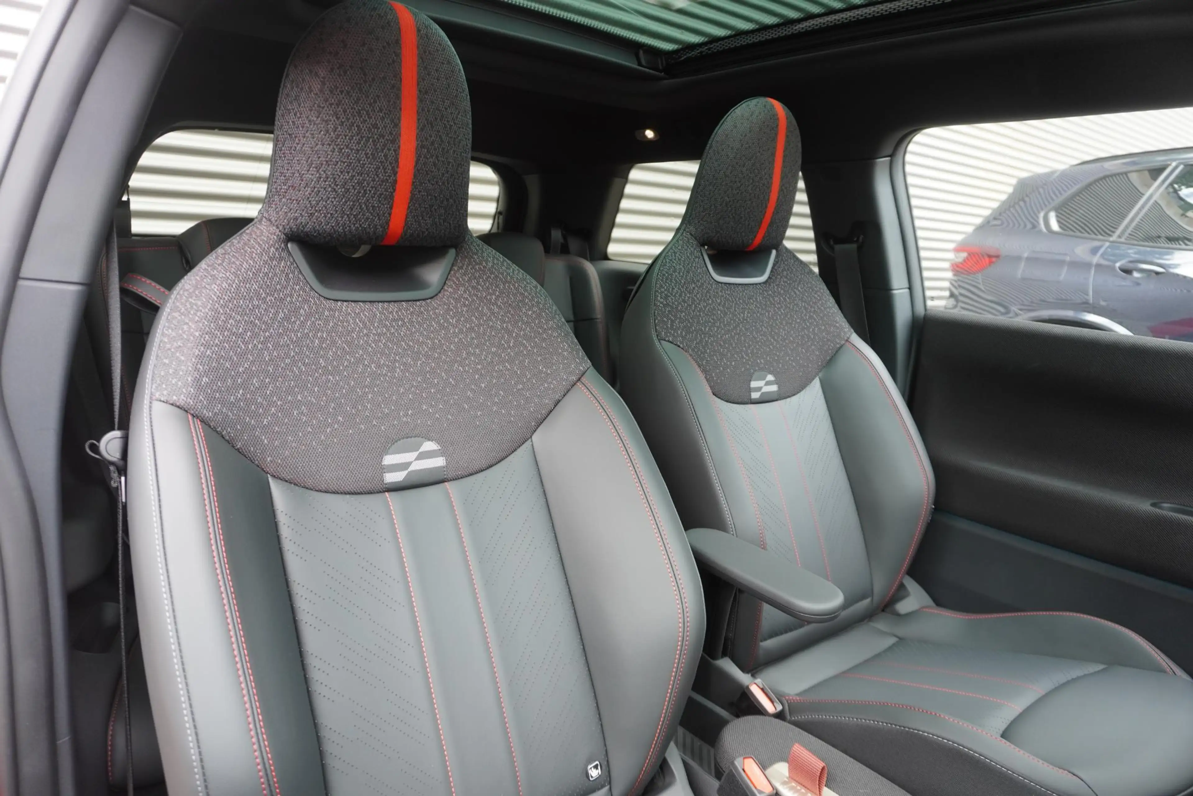 MINI Cooper E John Cooper Works Trim | Pakket L — photo 8