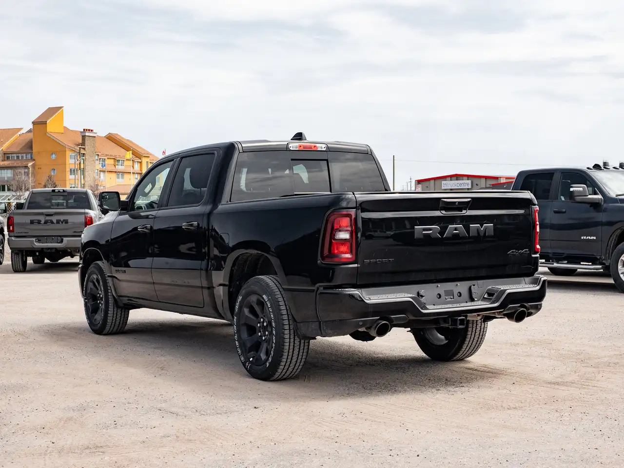 RAM 1500 снимка RAM 1500