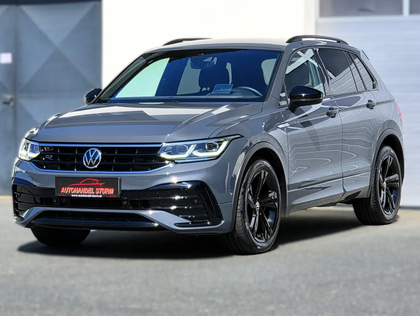 Volkswagen Tiguan 2,0TDI 4Motion RLine DSG*Black Style*IQ.LIGHT*AHK* Grau - 1