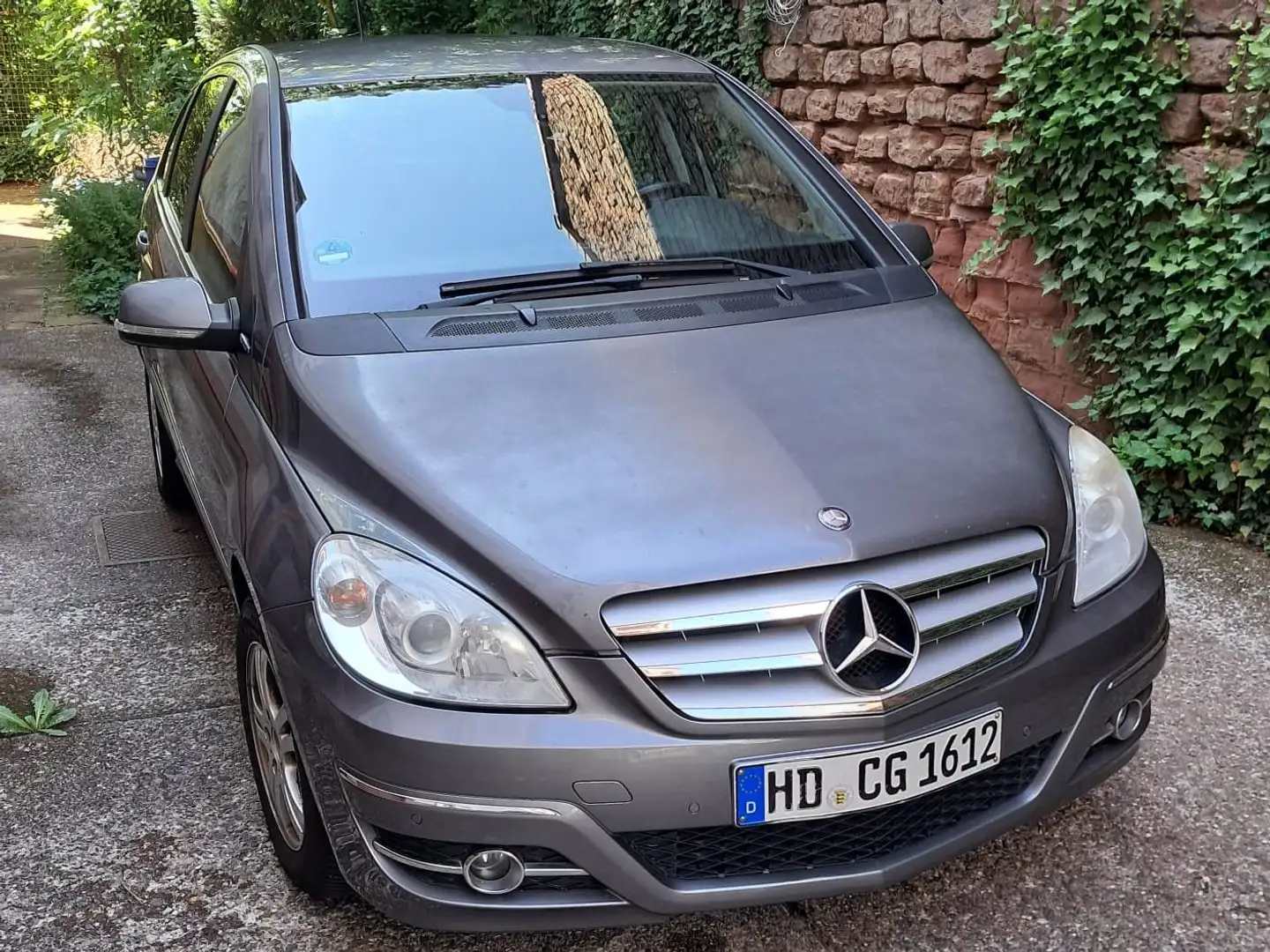 Mercedes-Benz B 180 B-Klasse BlueEFFICIENCY Grey - 1