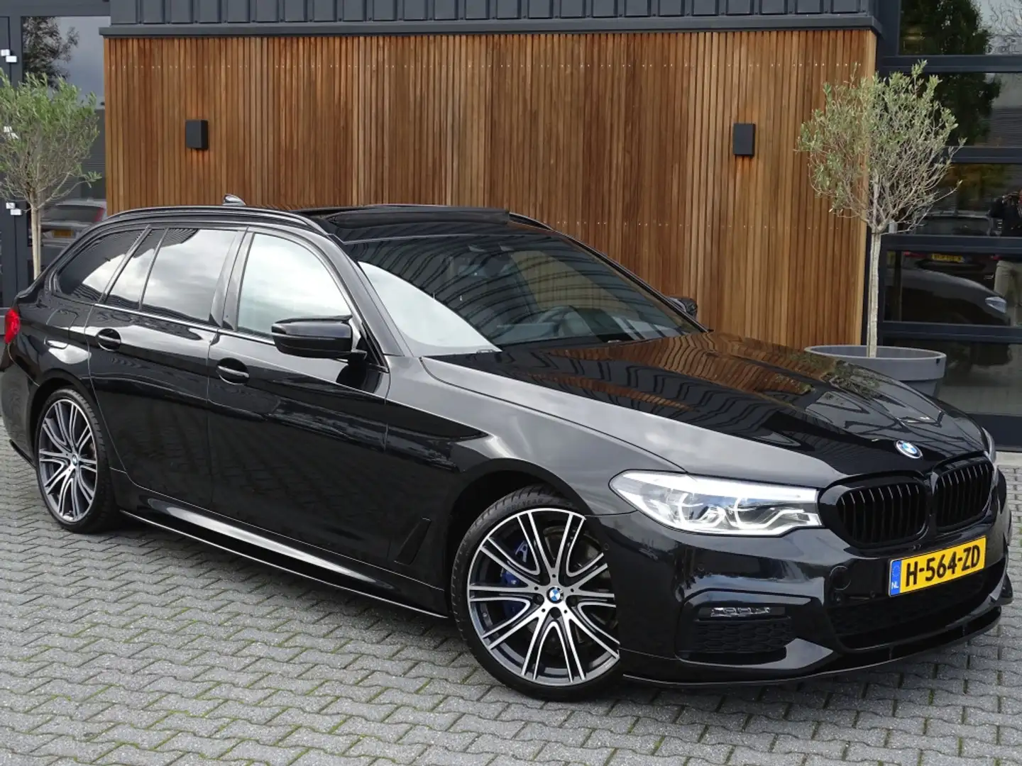 BMW 530 5-serie Touring 530i 252PK / M-Sport / Individual Noir - 2
