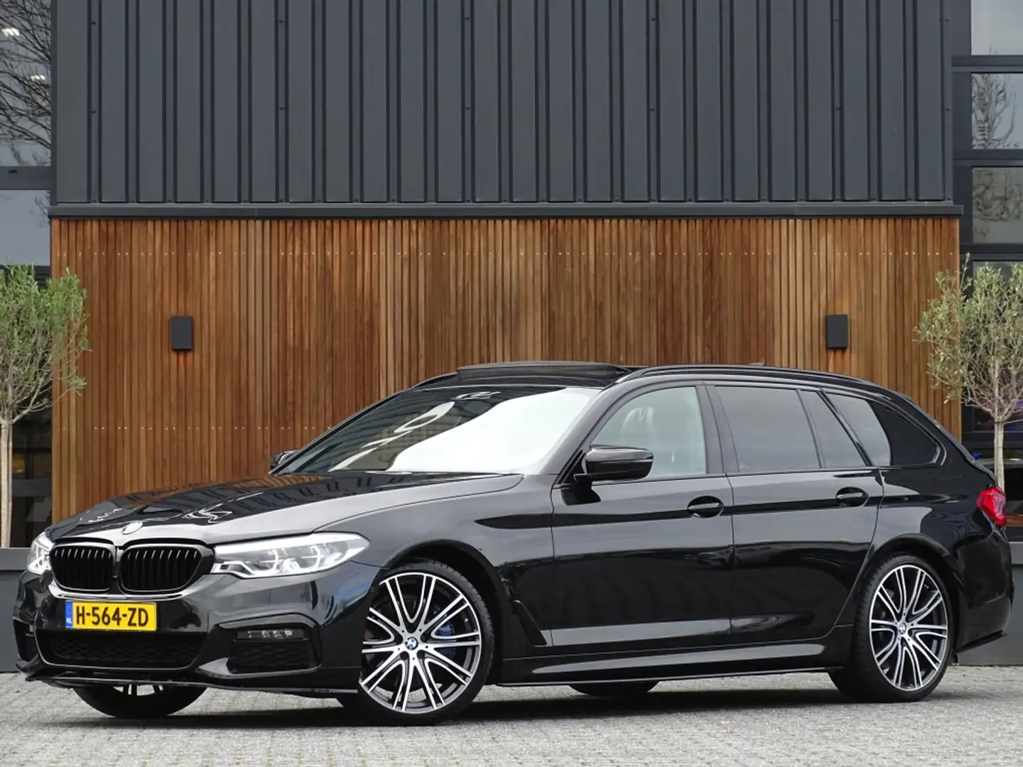 BMW 530 5-serie Touring 530i 252PK / M-Sport / Individual Noir - 1