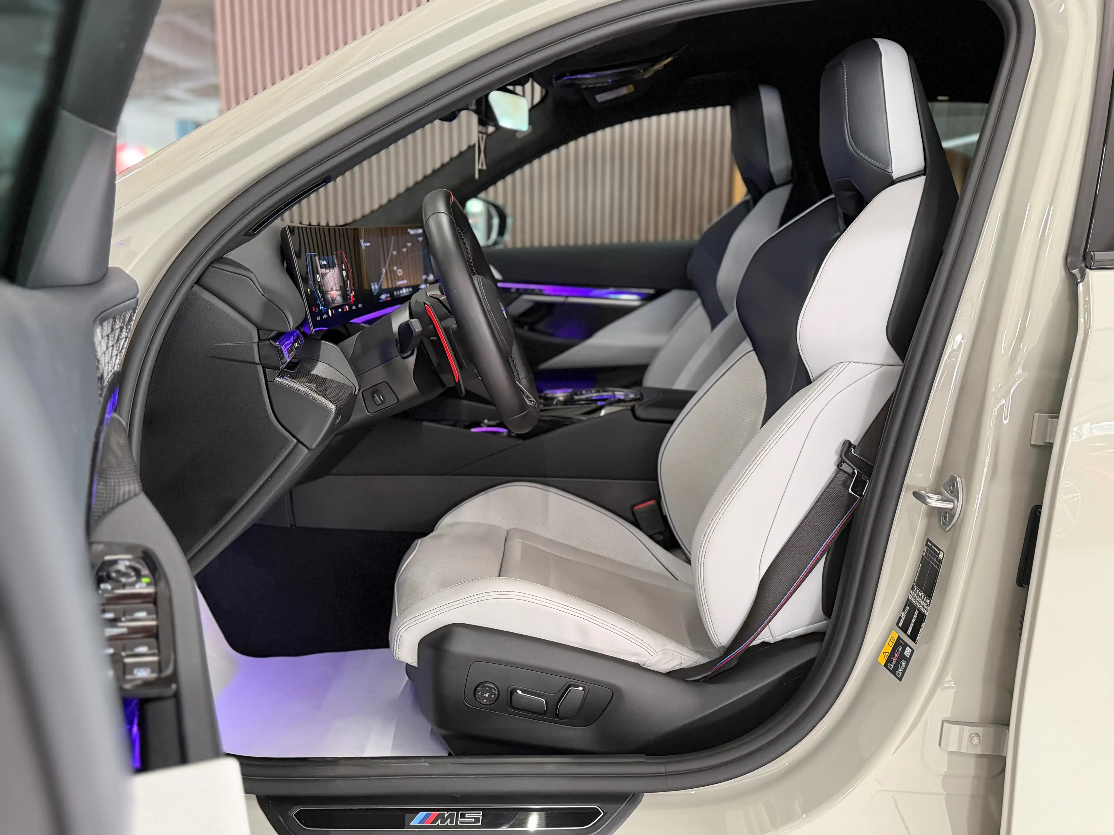 BMW M5 Ultimate-Paket*Carbon-Paket*Keramikbremse* Bowers & Wilkins*V-Max — photo 11