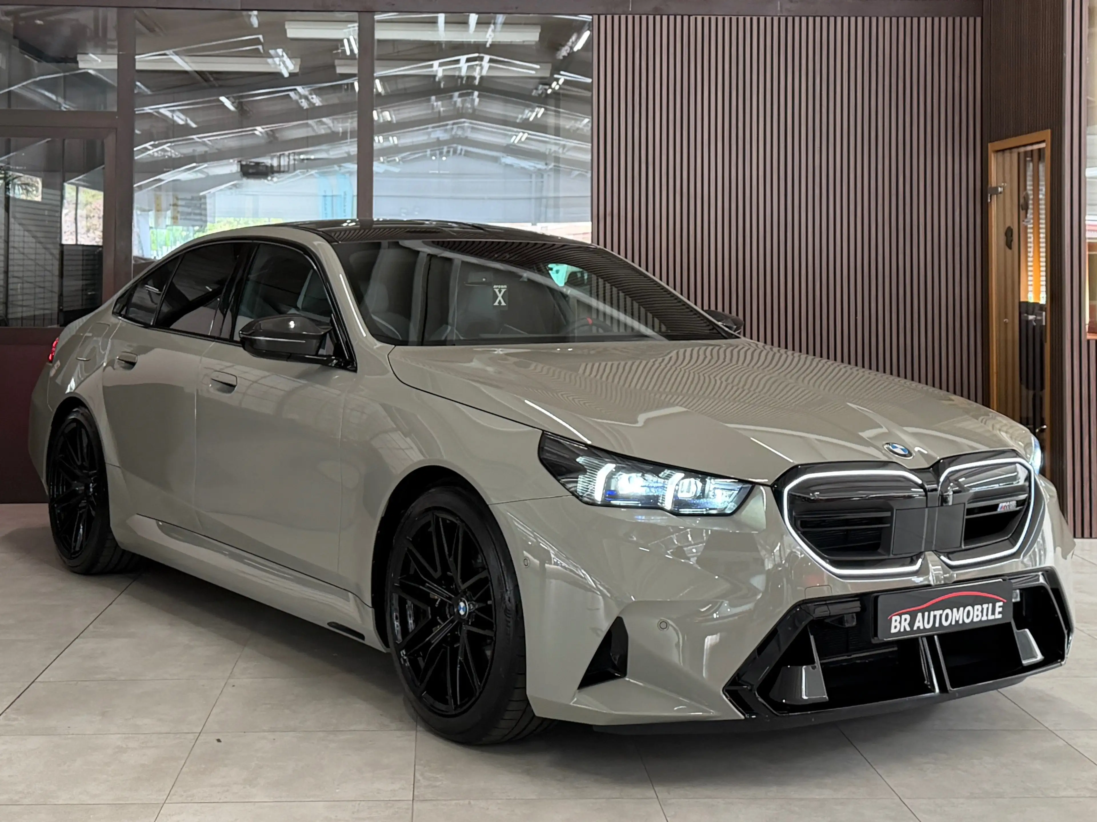 BMW M5 Ultimate-Paket*Carbon-Paket*Keramikbremse* Bowers & Wilkins*V-Max — photo 3