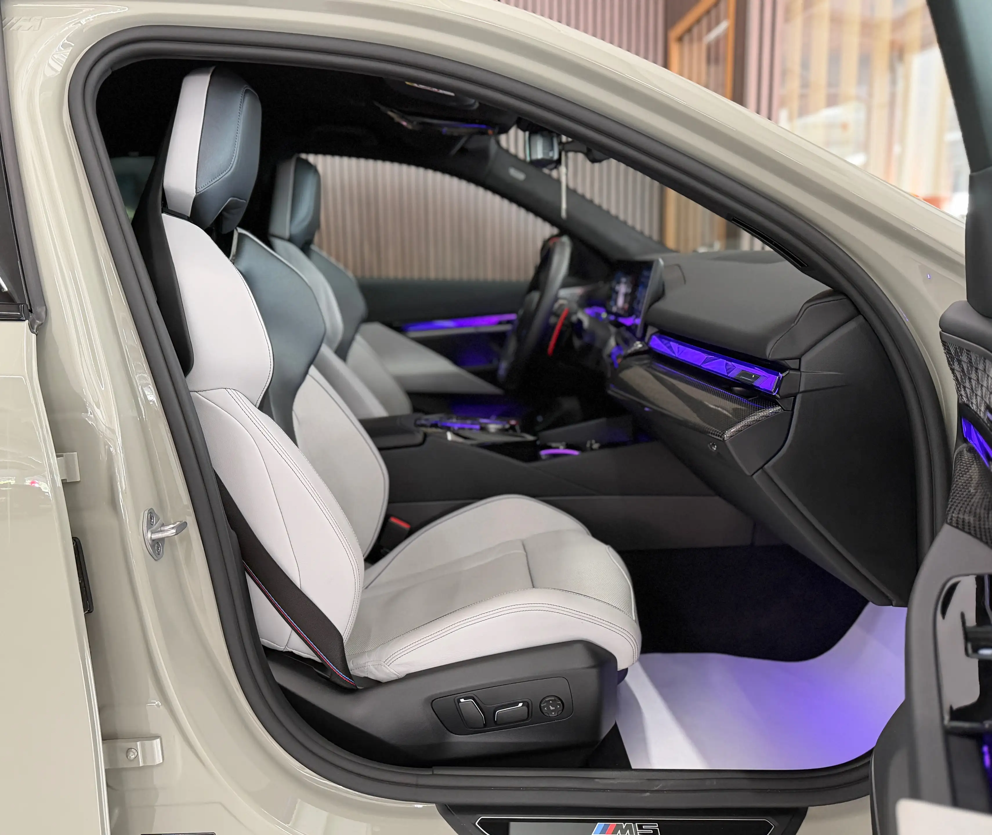 BMW M5 Ultimate-Paket*Carbon-Paket*Keramikbremse* Bowers & Wilkins*V-Max — photo 12