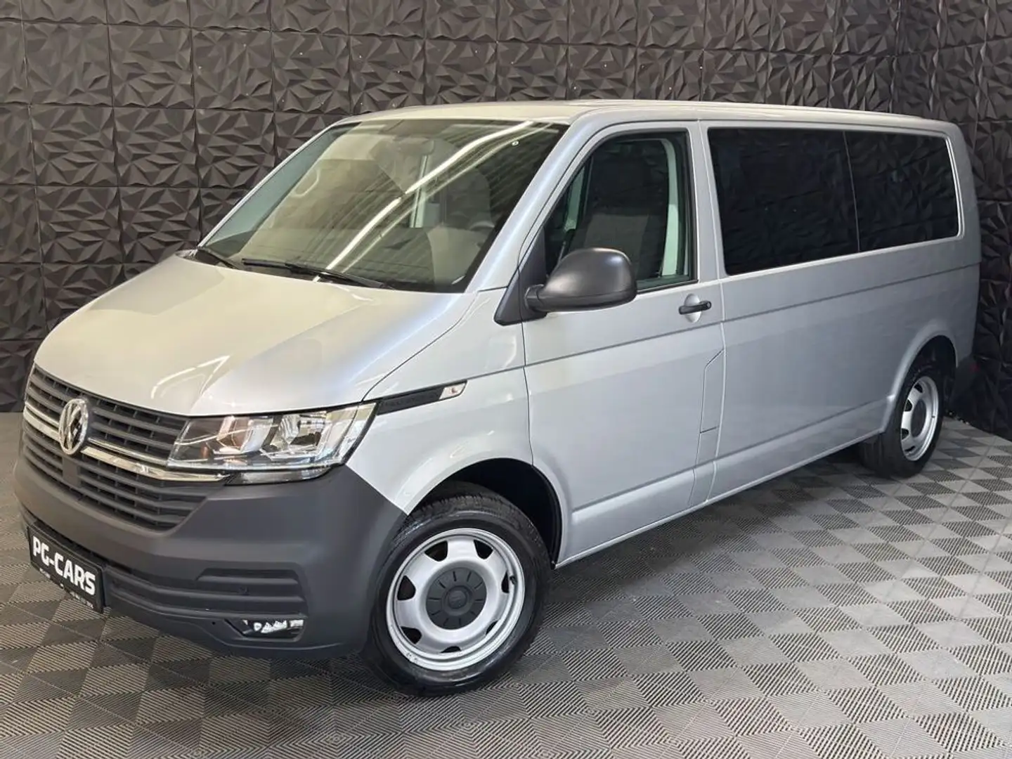 Volkswagen T6 Kombi 2.0 TDI lang FWD DSG Silber - 1